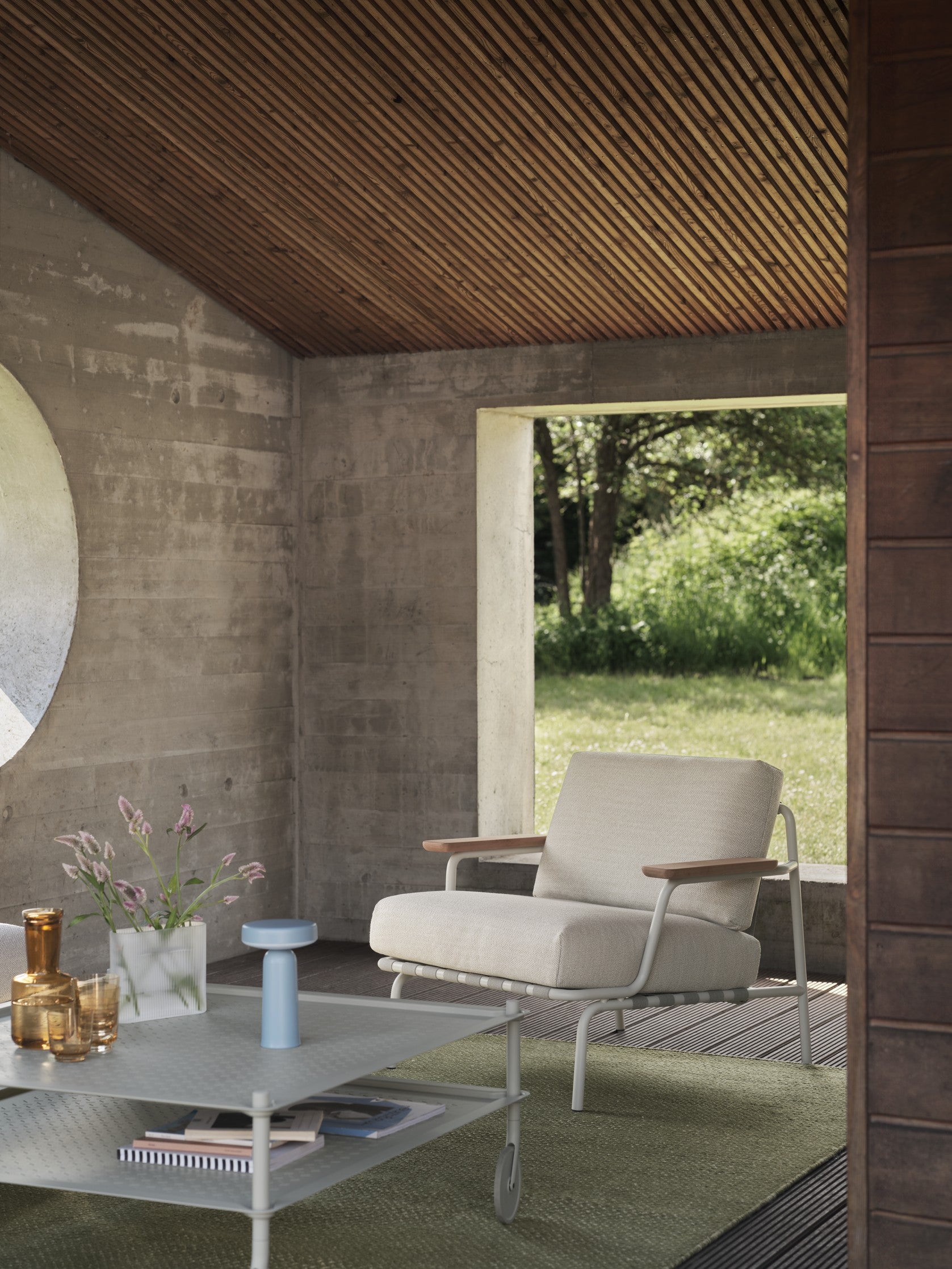 SETTLE light gray outdoor armchair with gray base [Amelia]