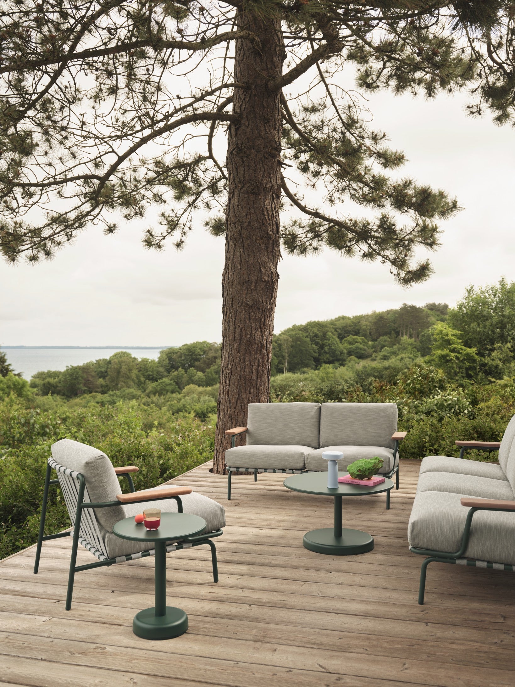 SETTLE gray outdoor armchair with green base [Amelia]