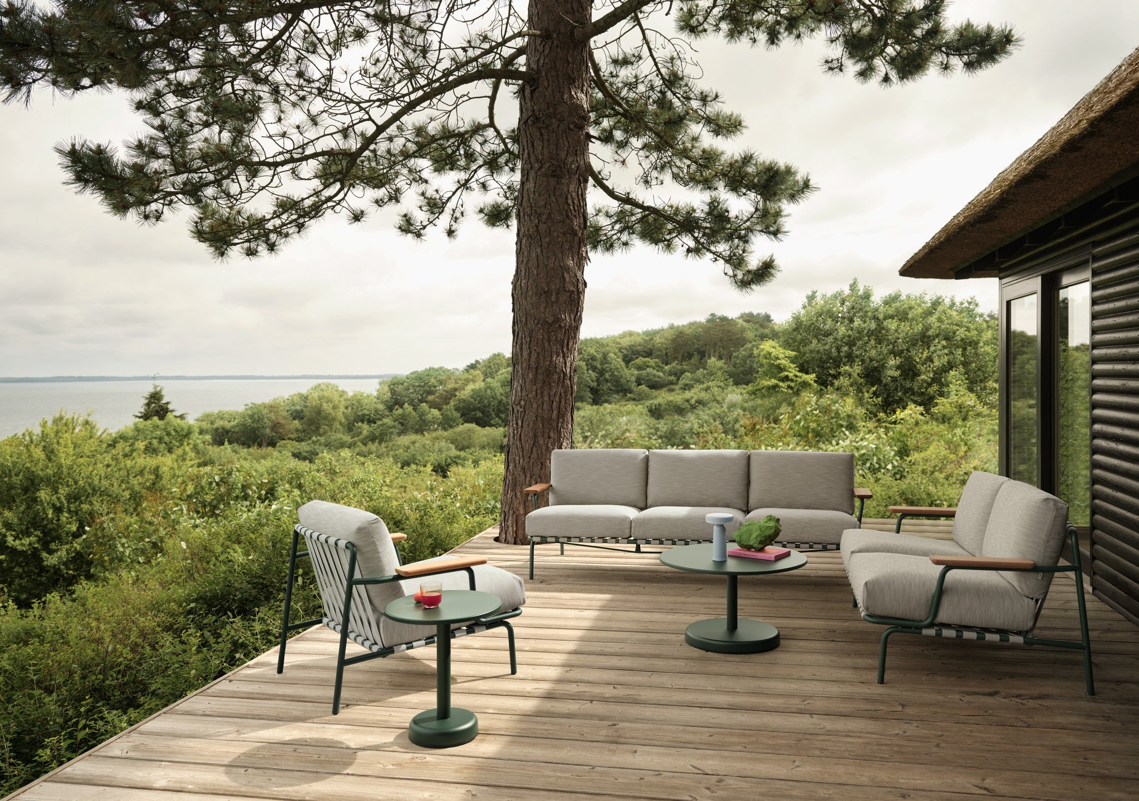 3-seater outdoor sofa with armrests SETTLE gray with green base [Amelia]