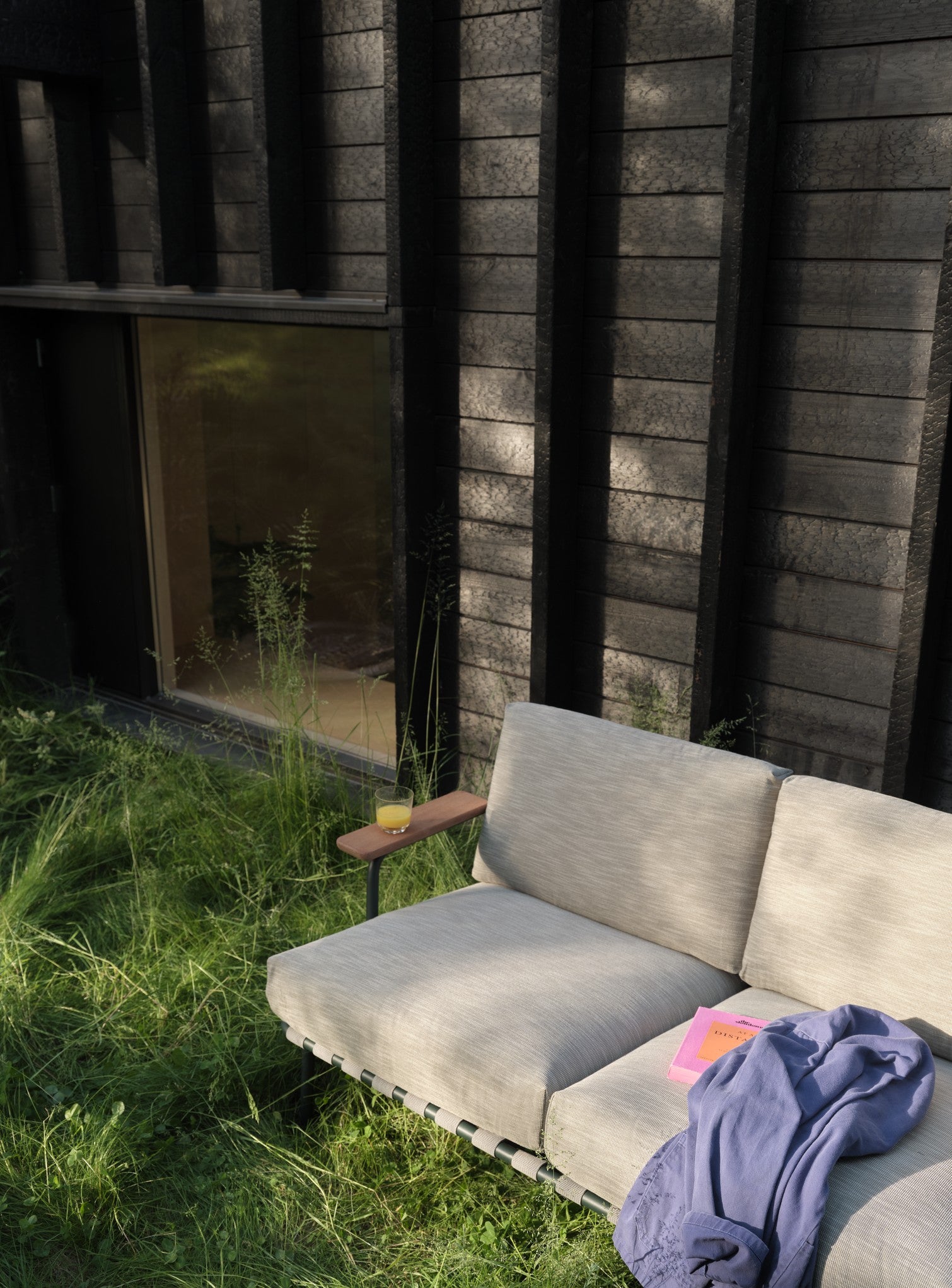 Outdoor 2-seater sofa with armrests SETTLE gray with green base [Amelia]