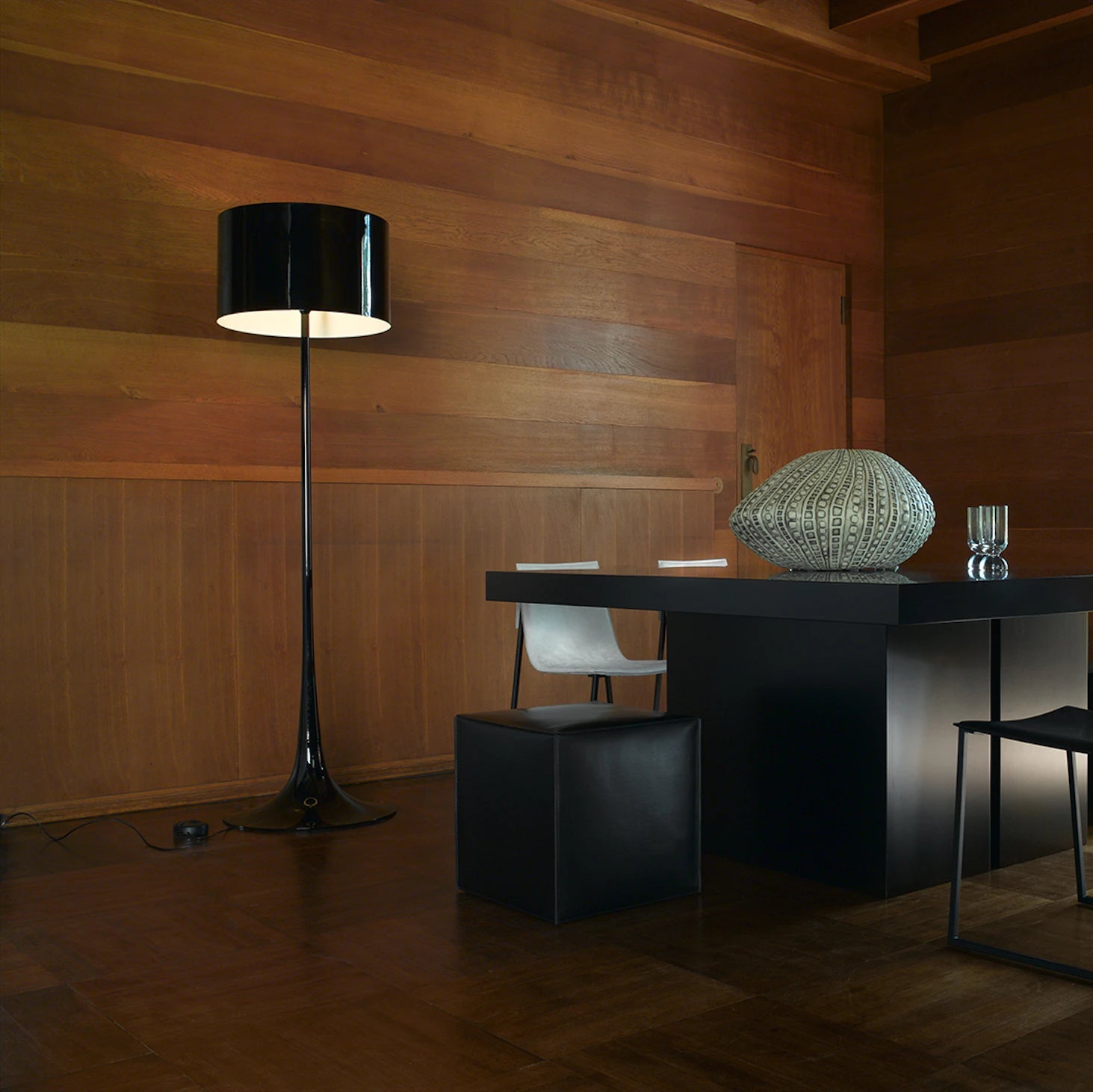 Lampa podłogowa SPUN LIGHT czarny