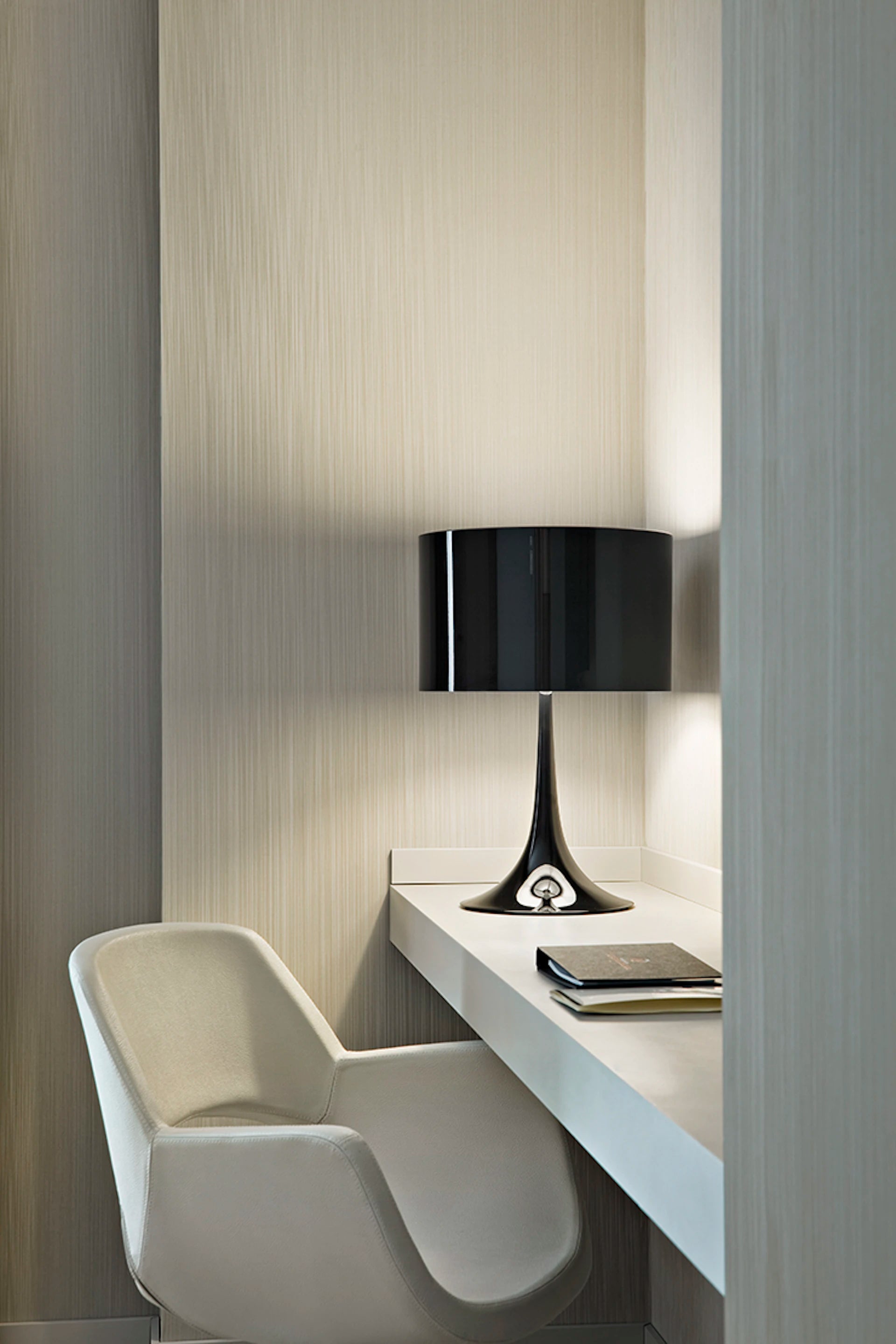 Tischlampe SPUN LIGHT schwarz