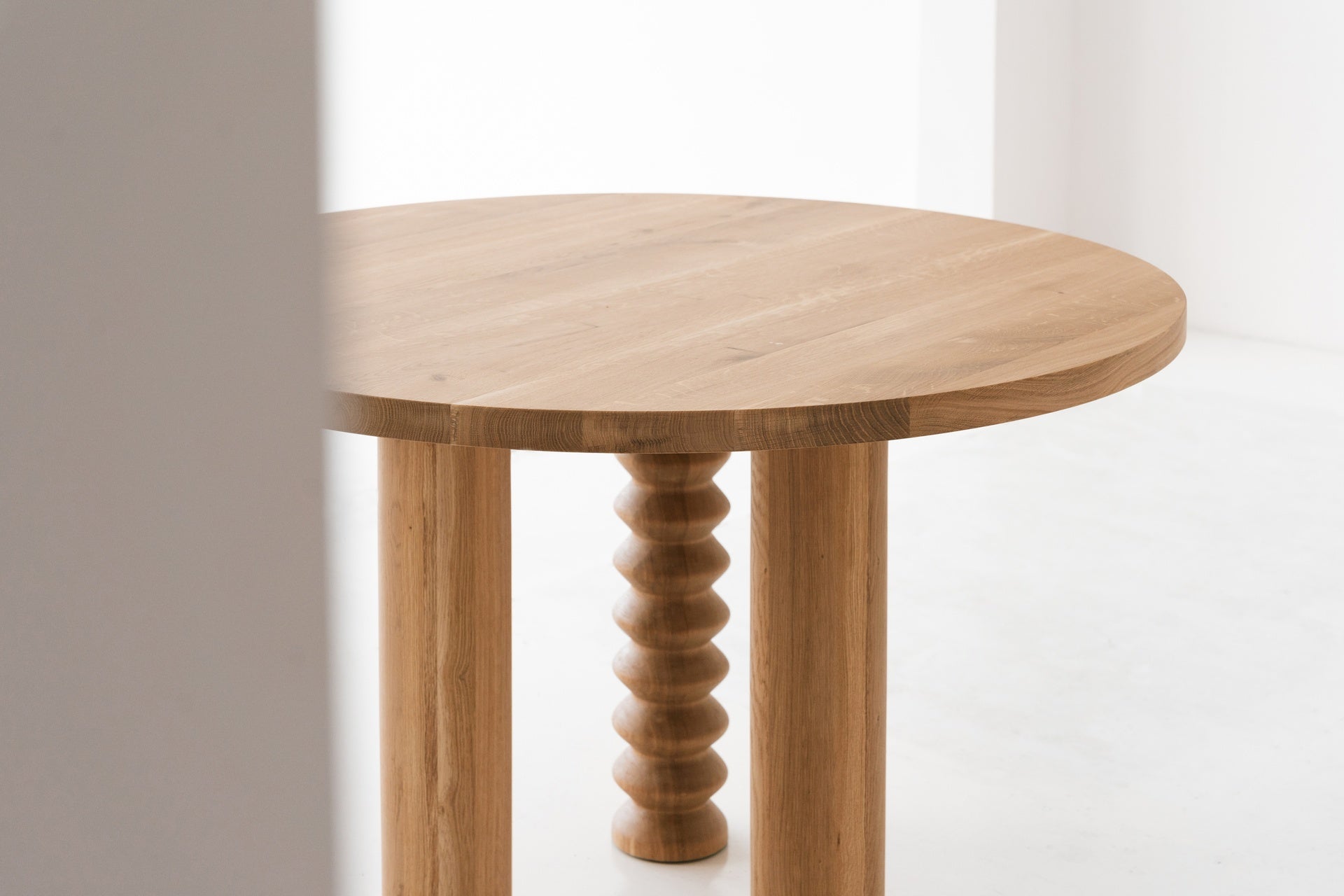 Round Table SOL Oak Wood