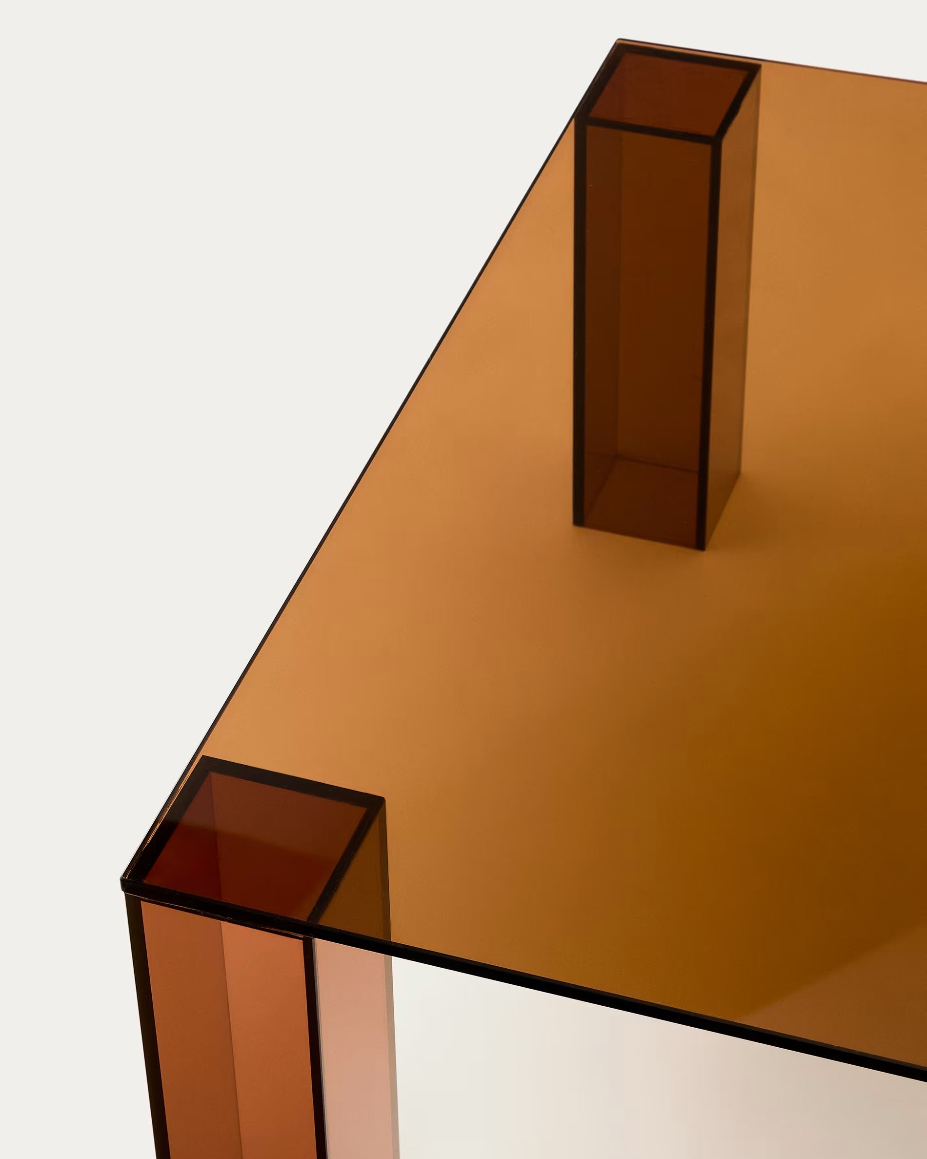 Stolik kawowy kwadratowy ADULARIA brązowe szkło hartowane