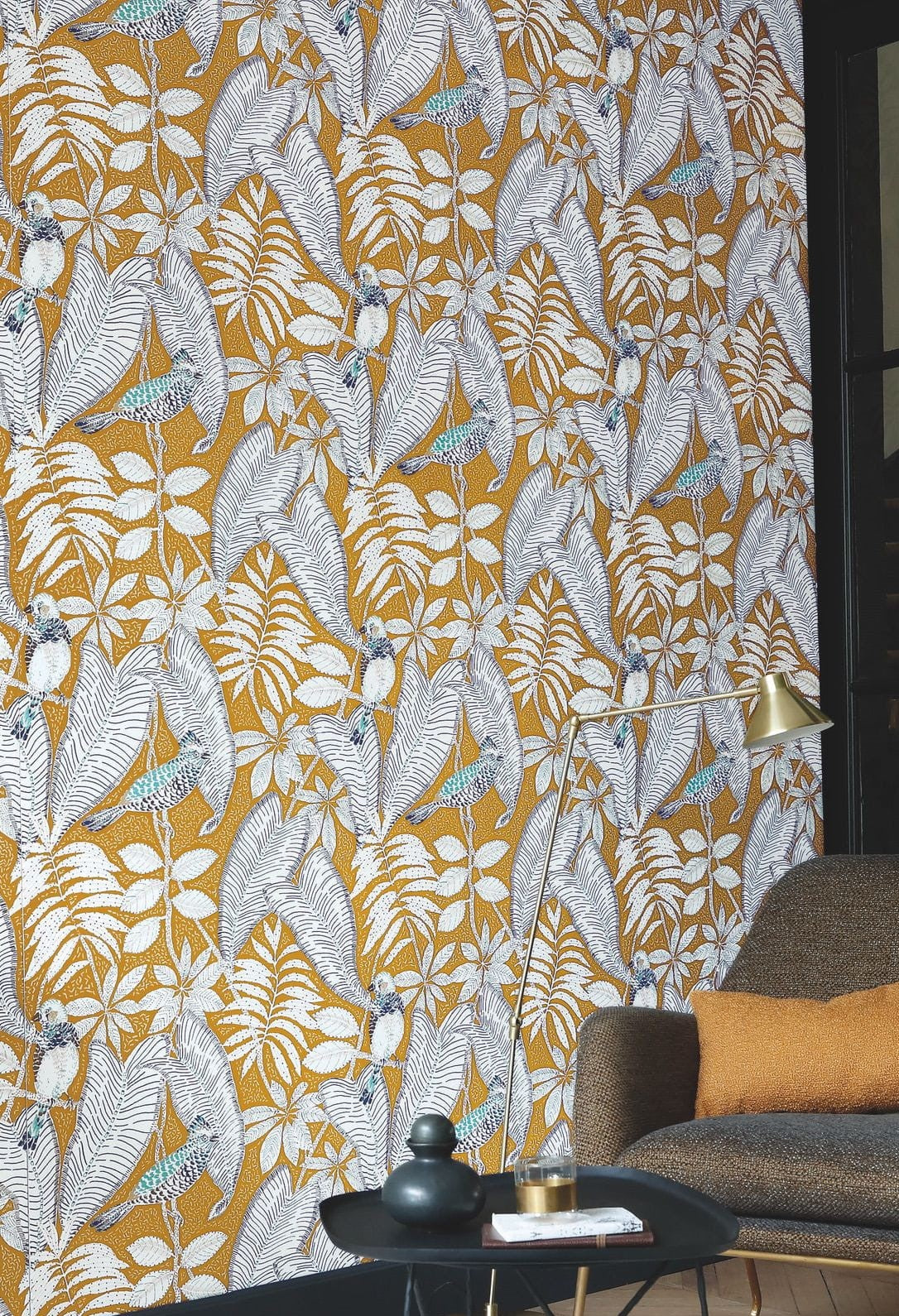 Tapeta strukturalna z motywem roślinnym w liście palmowe SIBIA - MOUTARDE musztardowy z białym