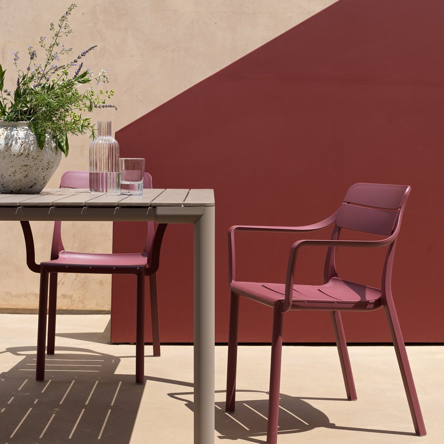 Außenstuhl mit Armlehnen CASSIA braun