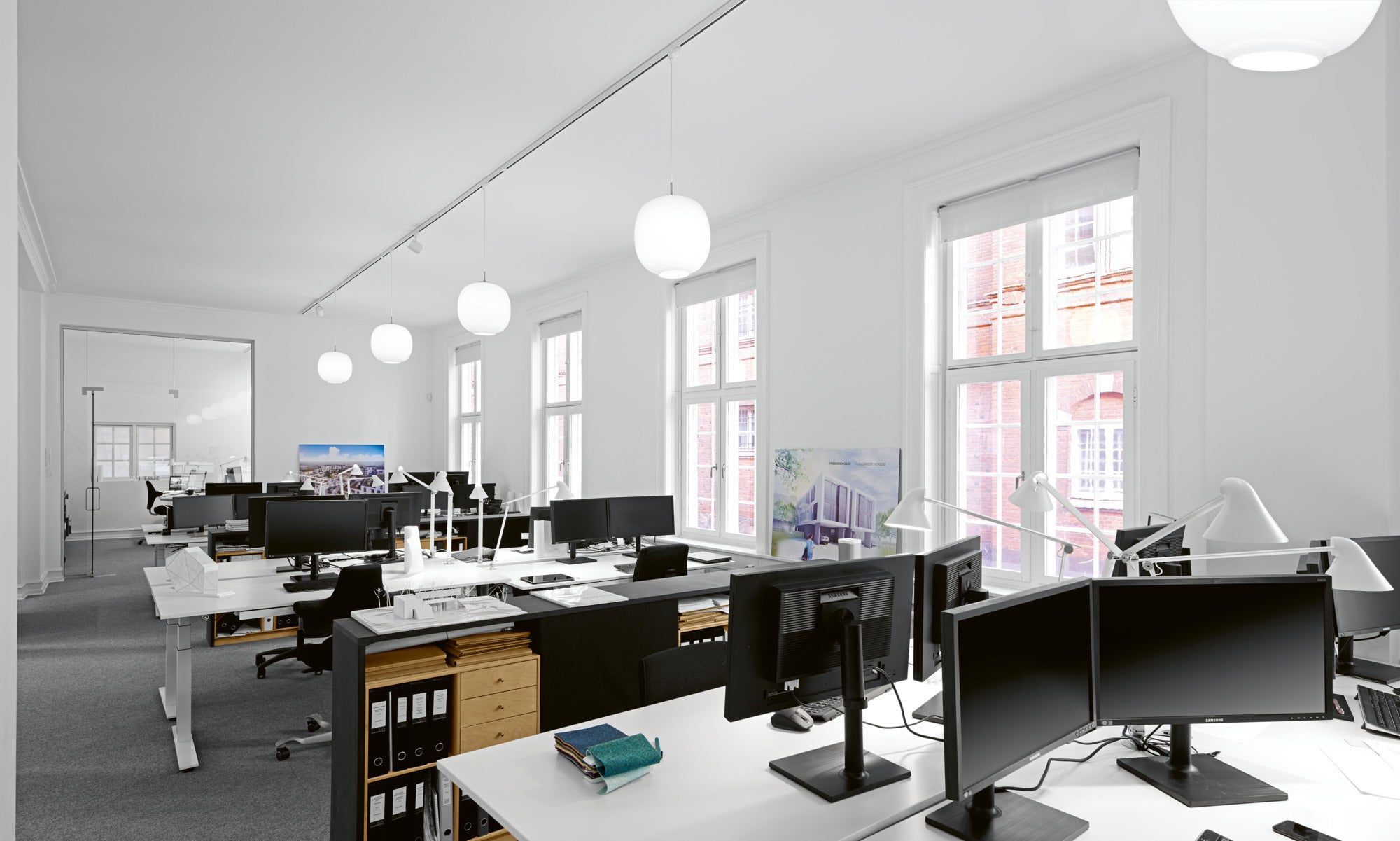 Lampa stołowa NJP biały