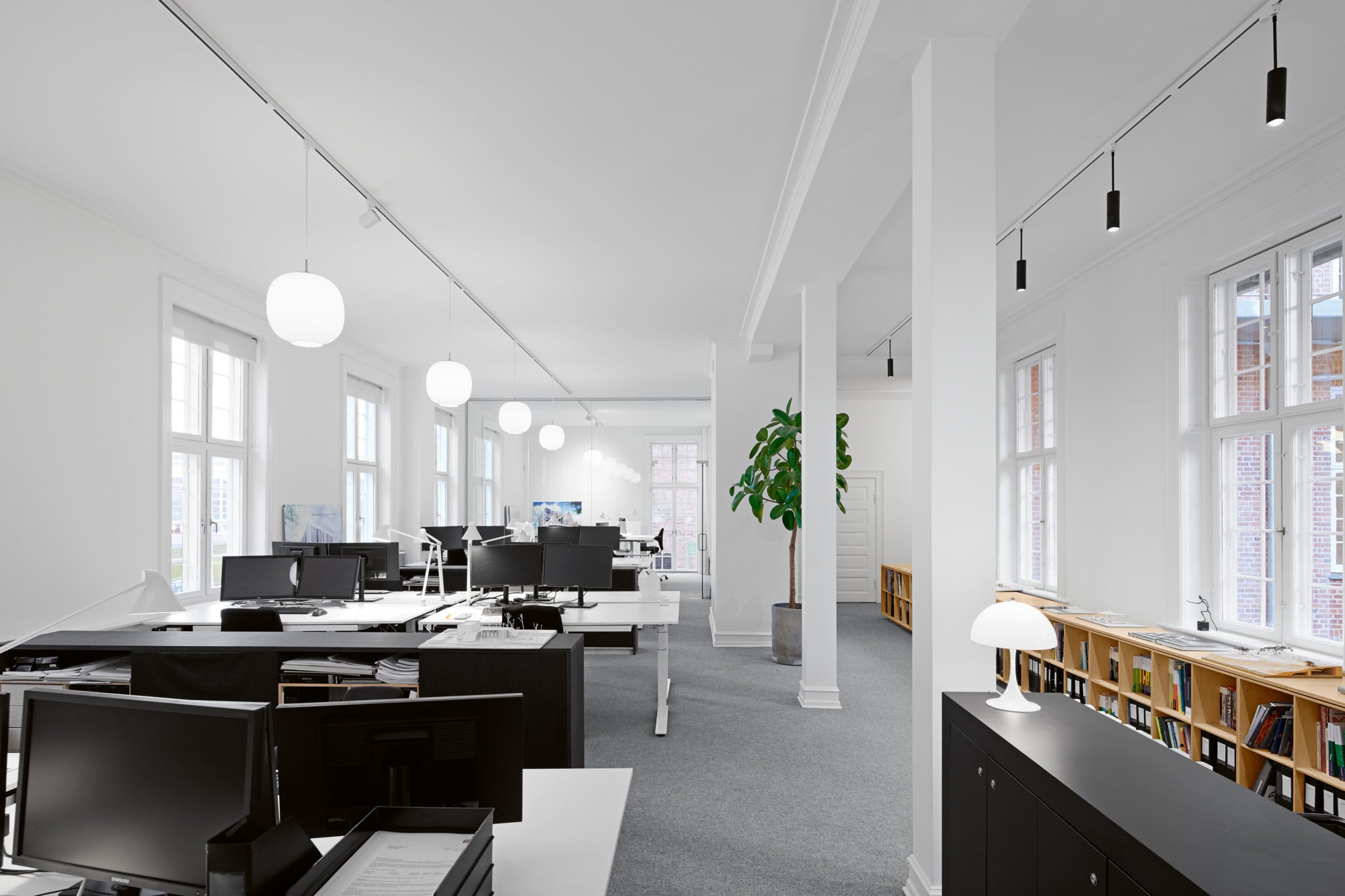 Lampa stołowa NJP biały