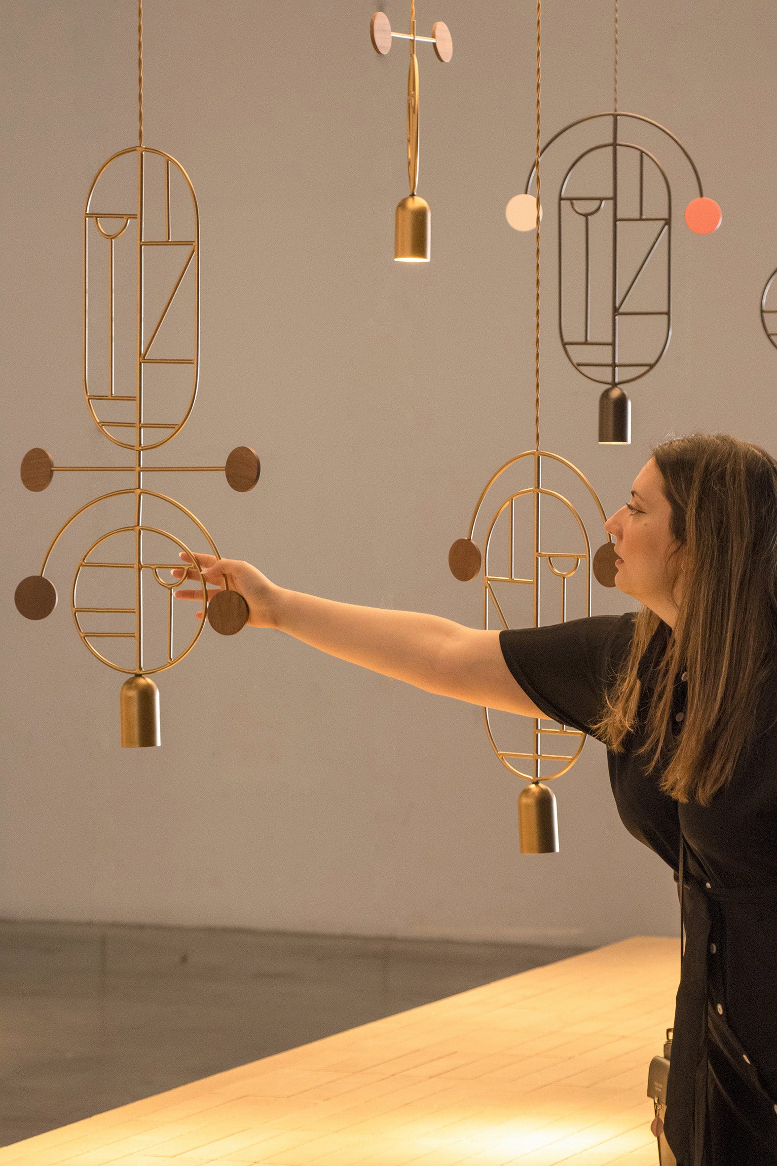 WOODEN DOTS WDS09 pendant lamp in graphite with walnut wood