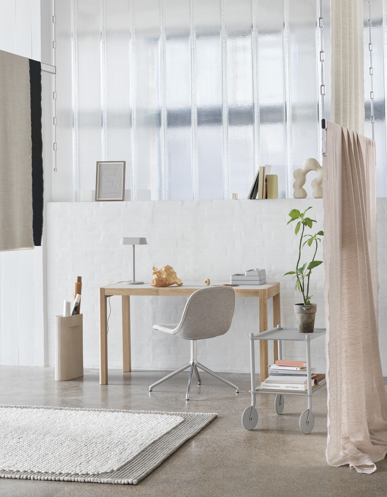 Stół WORKSHOP szare linoleum z dębową podstawą