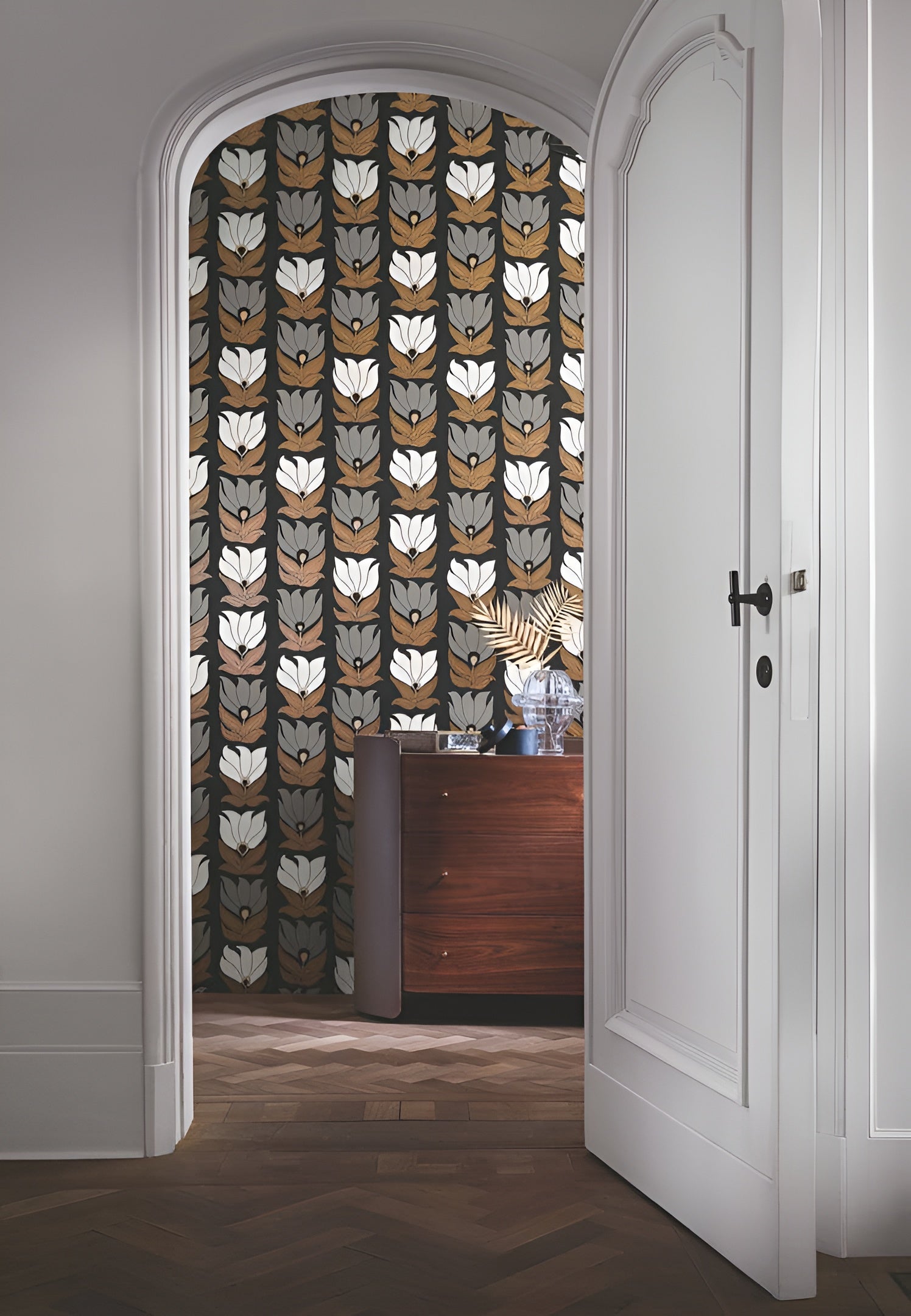 Tapeta z motywem roślinnym kwiatów DAUPHINE - BLANC/DORE biały ze złotym