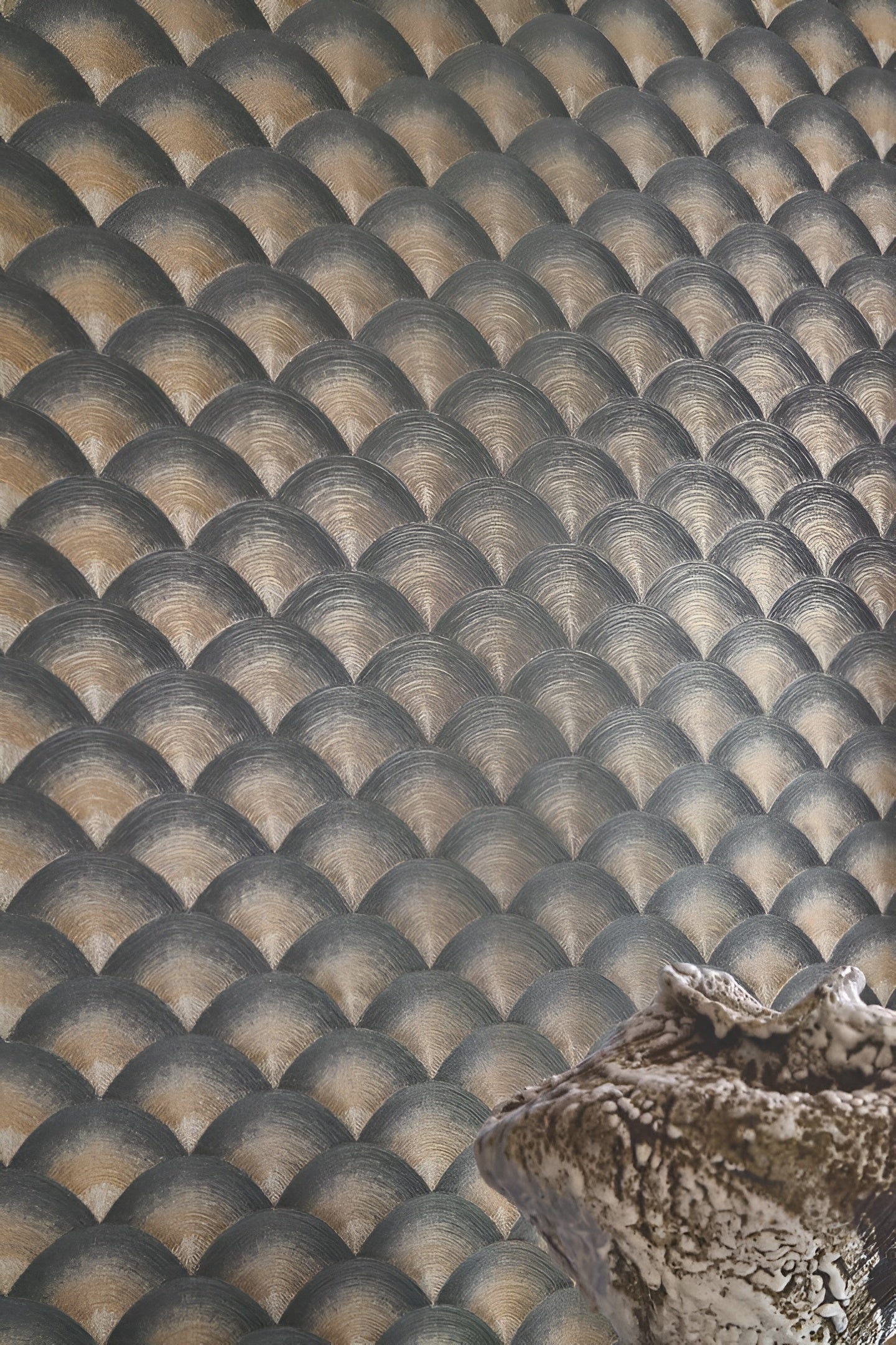 Tapeta imitująca haft NAMI - NOIR/DORÉ czarny ze złotem