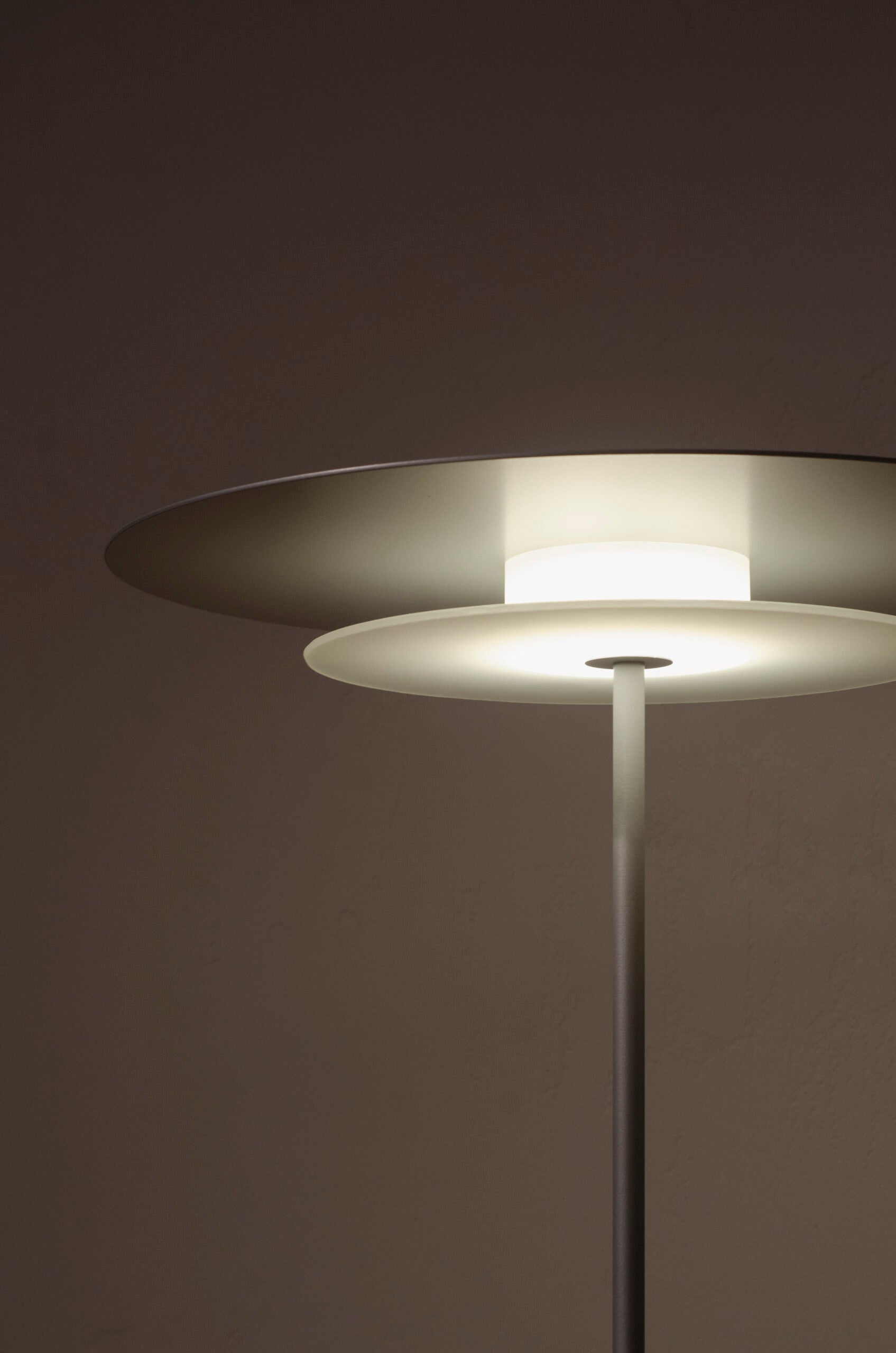 Lampa podłogowa AEROPLAN personalizowana