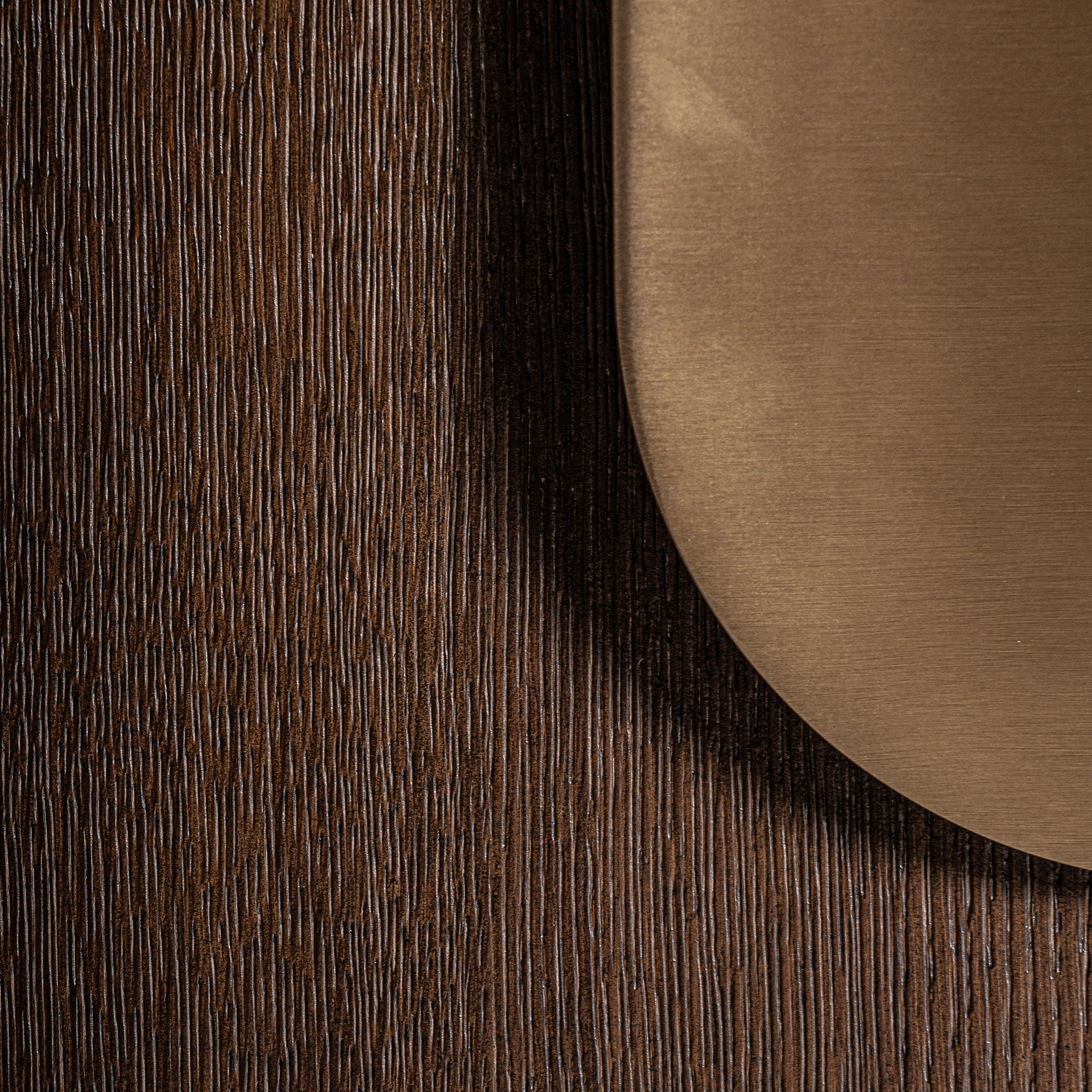 TREIGNAC Chest of Drawers in Oak Wood with Gold Base
