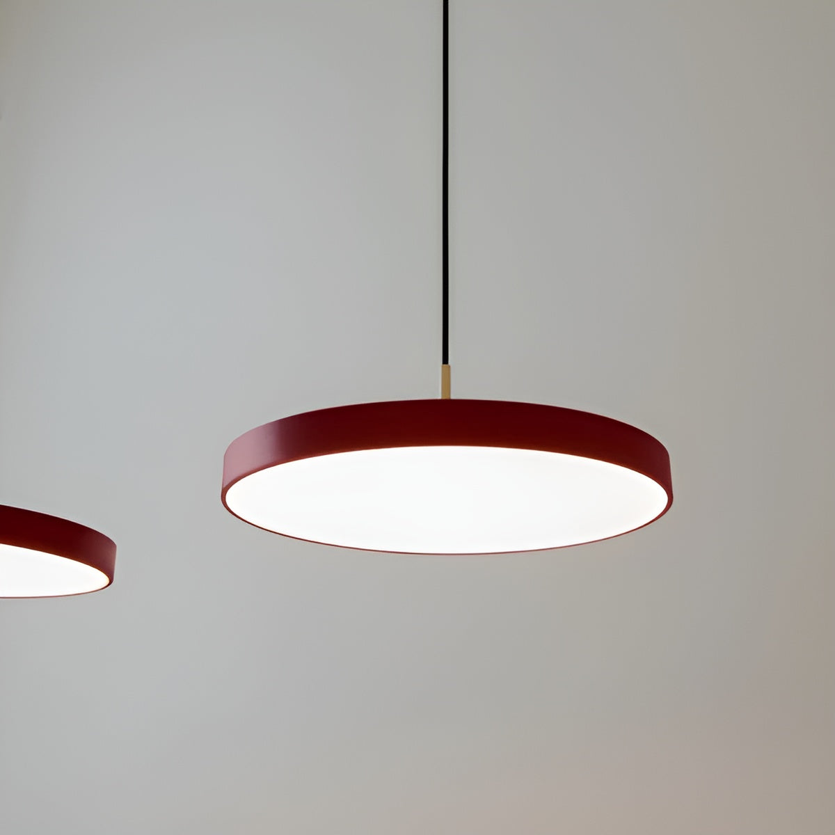 Lampa wisząca ASTERIA PLUS bordowy ze złotą wstawką