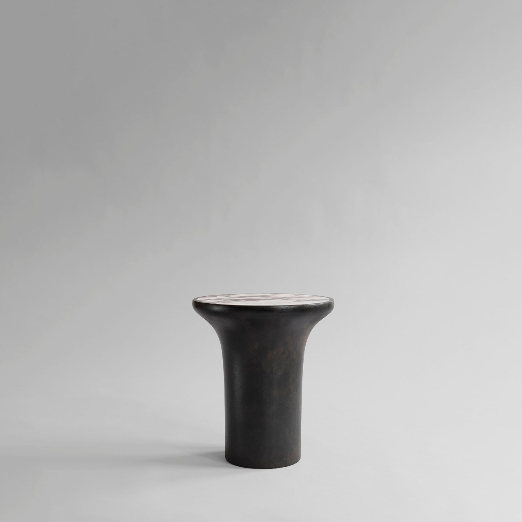 TRUMPET Beistelltisch Beton mit Marmor 