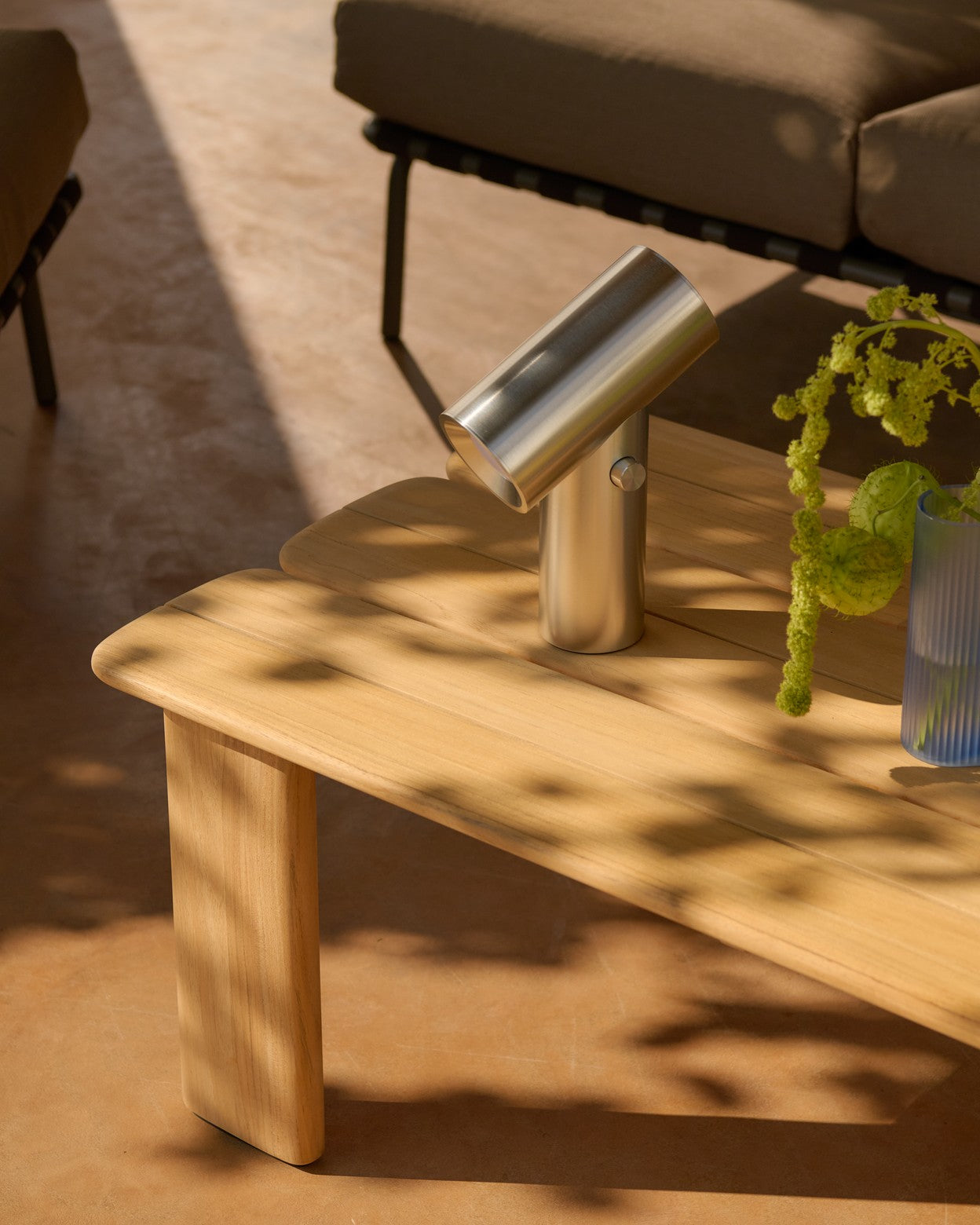 Couchtisch für den Außenbereich ASSEMBLE Teakholz