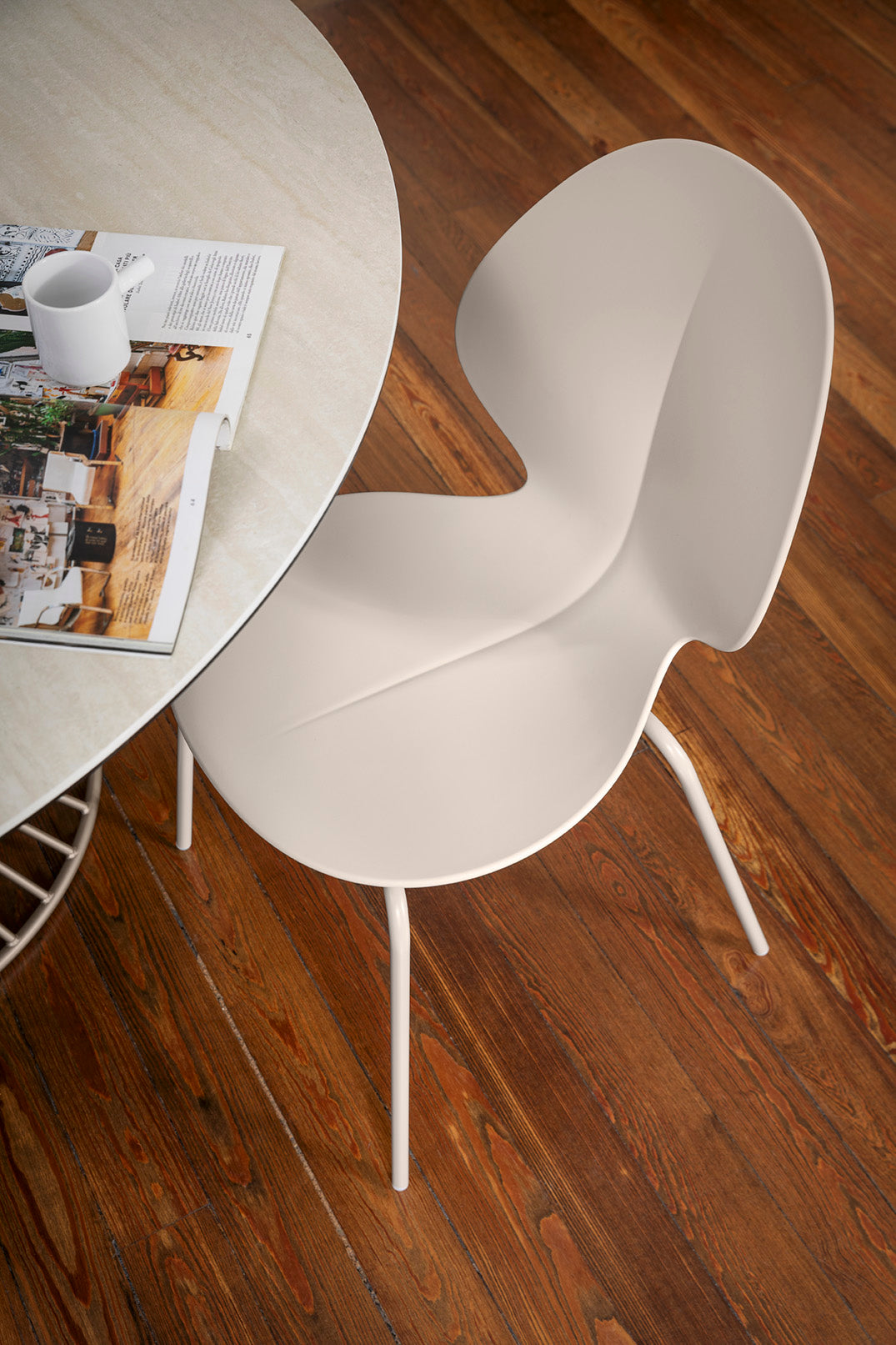 Stuhl BASIL taupe mit Sitzfläche und verchromtem Metallgestell