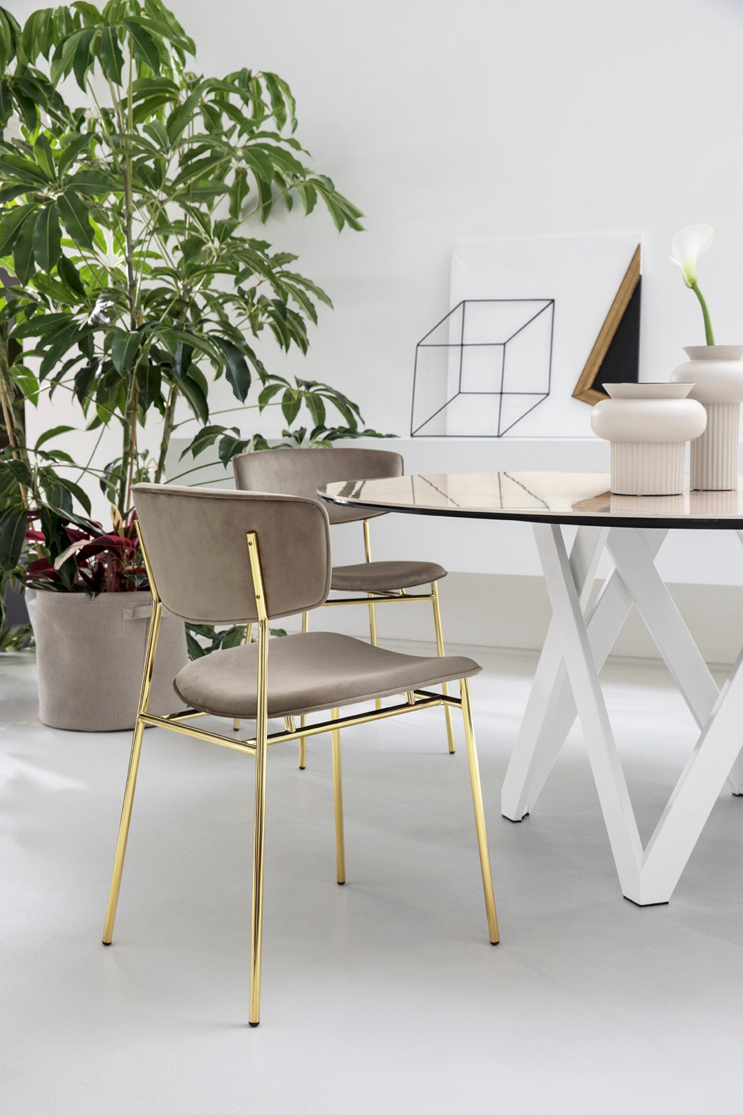 FIFTIES upholstered chair with a black base