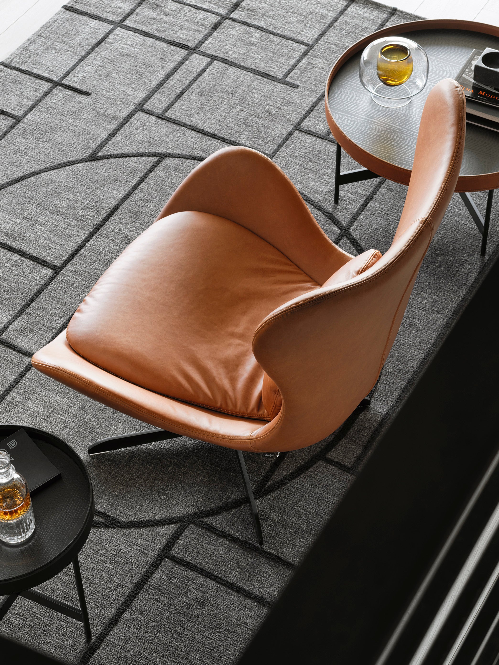 Drehstuhl LAZY gepolstert mit schwarzem Metallgestell