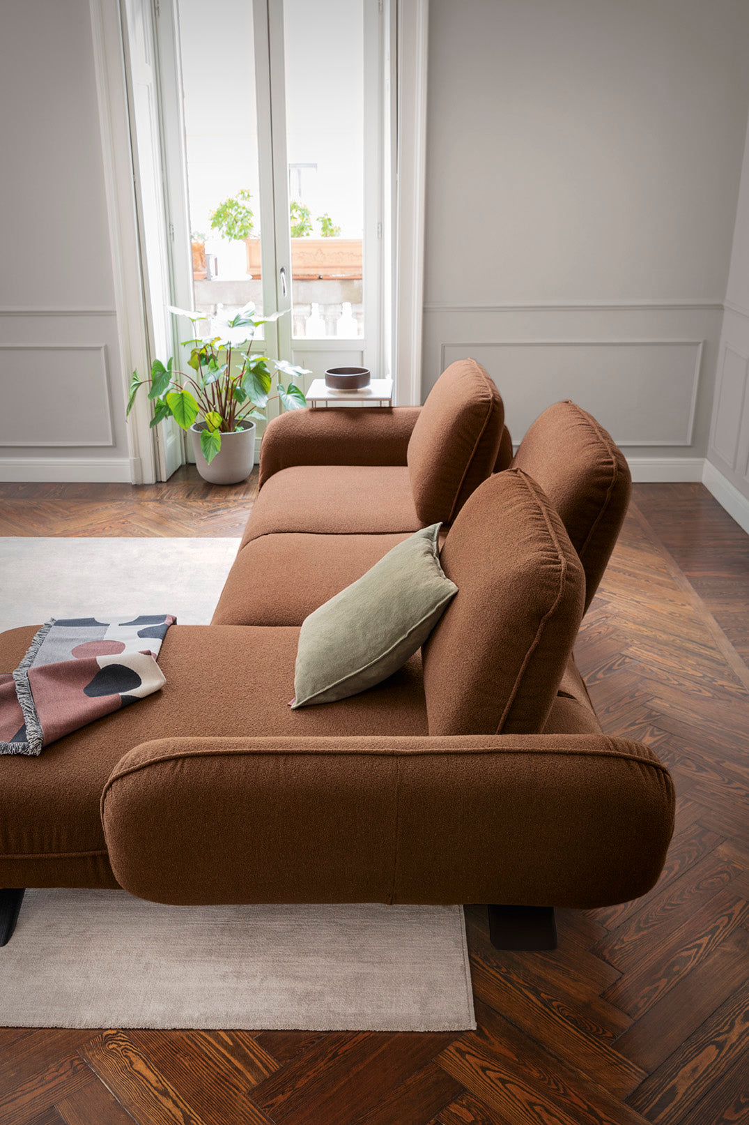 Right-facing upholstered corner sofa FAVOLA