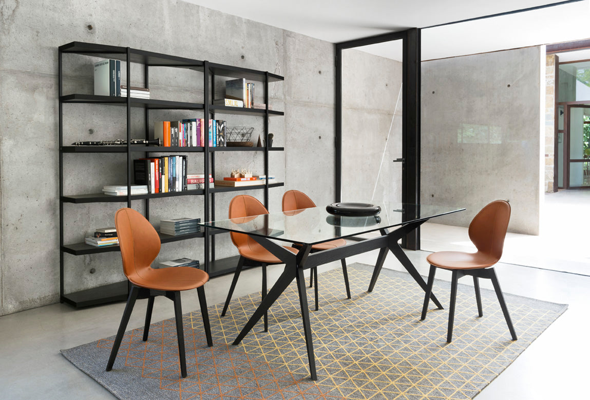 Stuhl BASIL mit braunem Sitz und grauem Holzgestell