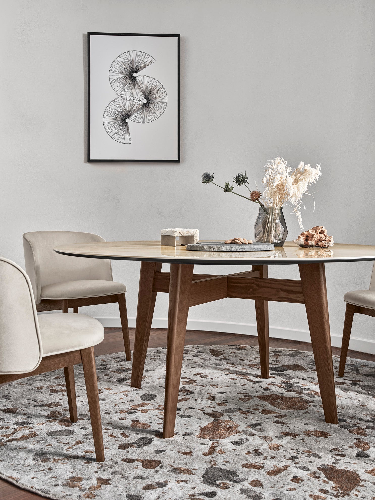 Sessel mit Armlehnen ABREY gepolstert mit dunklem Holzgestell