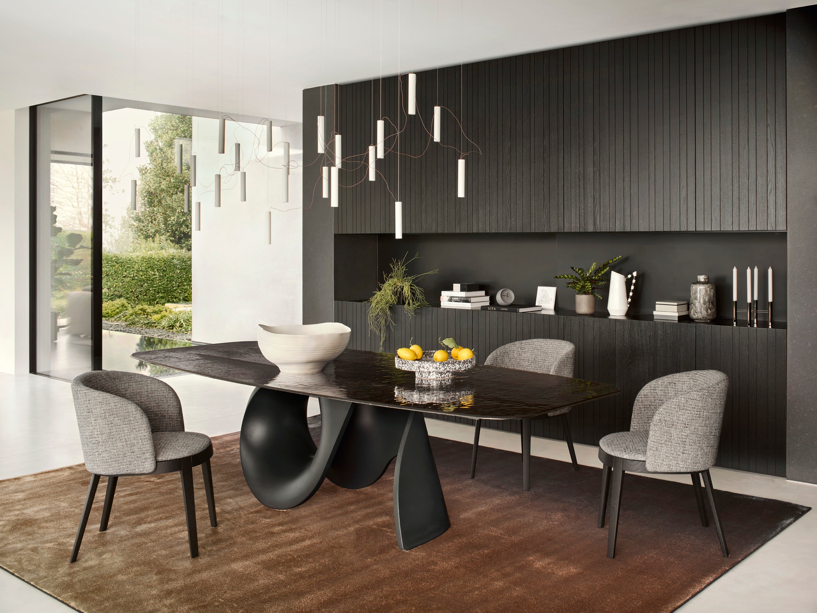 Tisch SEASHELL mit Glasplatte und graphitfarbigem Gestell