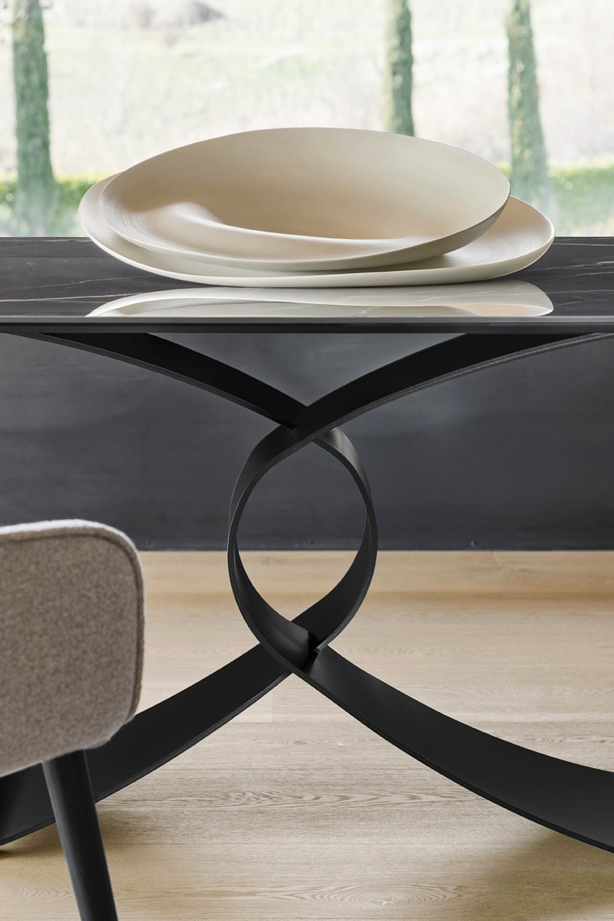 Tisch BREEZE mit weißer Platte und schwarzem Gestell