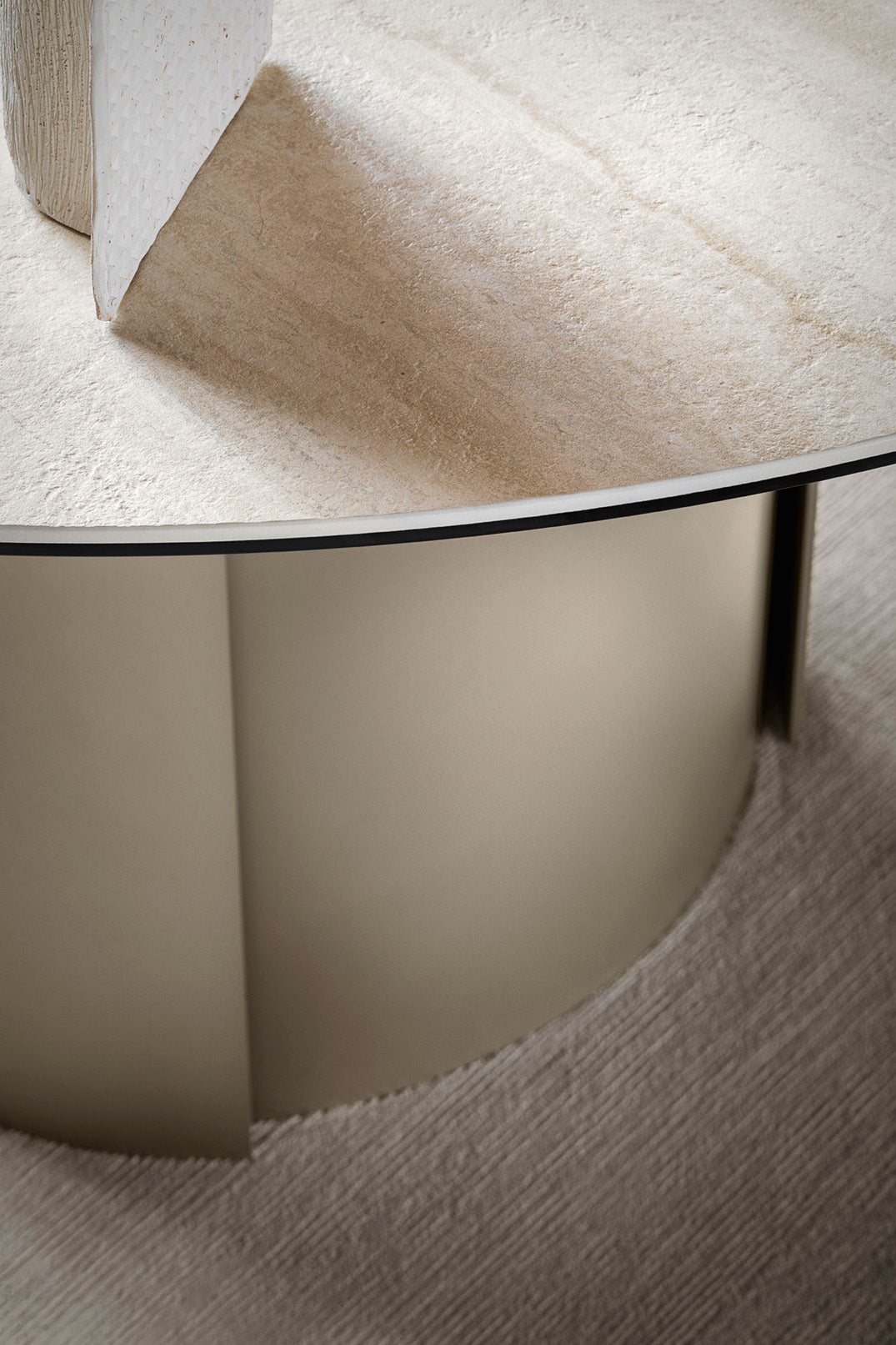 Stół okrągły YOROI kremowy blat z kremową podstawą