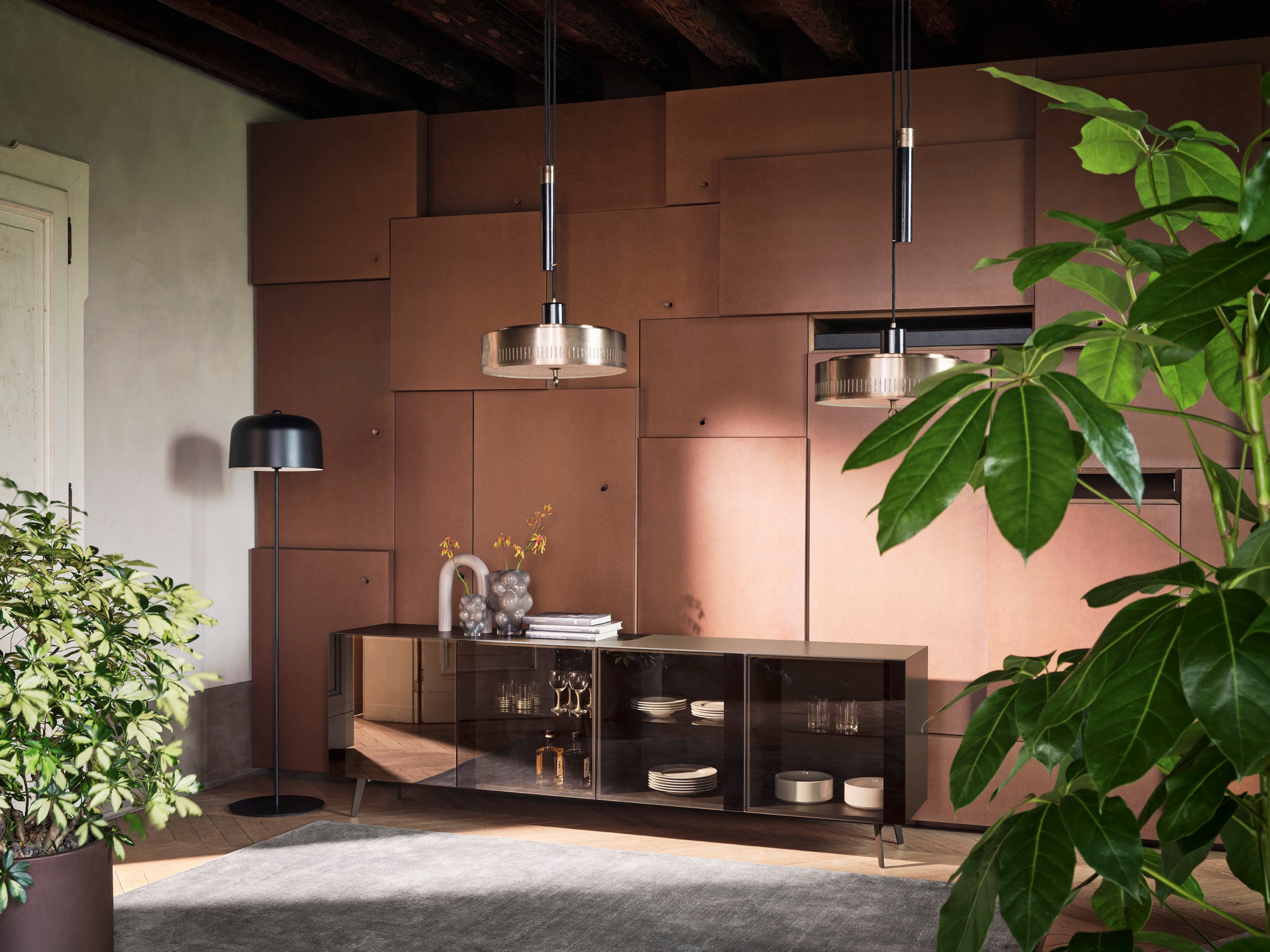 Schrank CRYSTAL schwarz mit braunem Glas