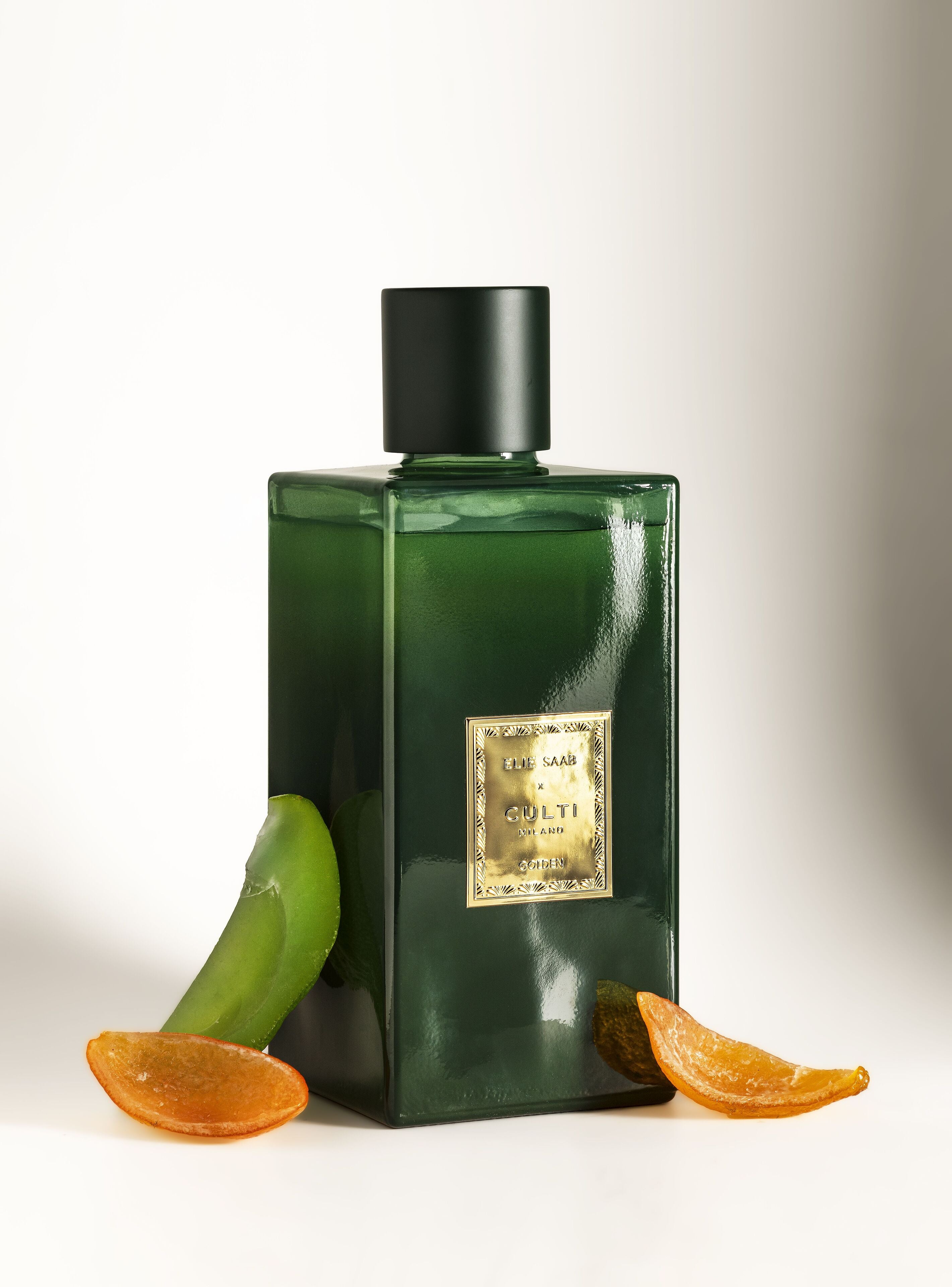Duftdiffusor GOLDEN mit Noten von bitterer Orange, Mandarine, Ingwer, Orangenblüten und Zeder.