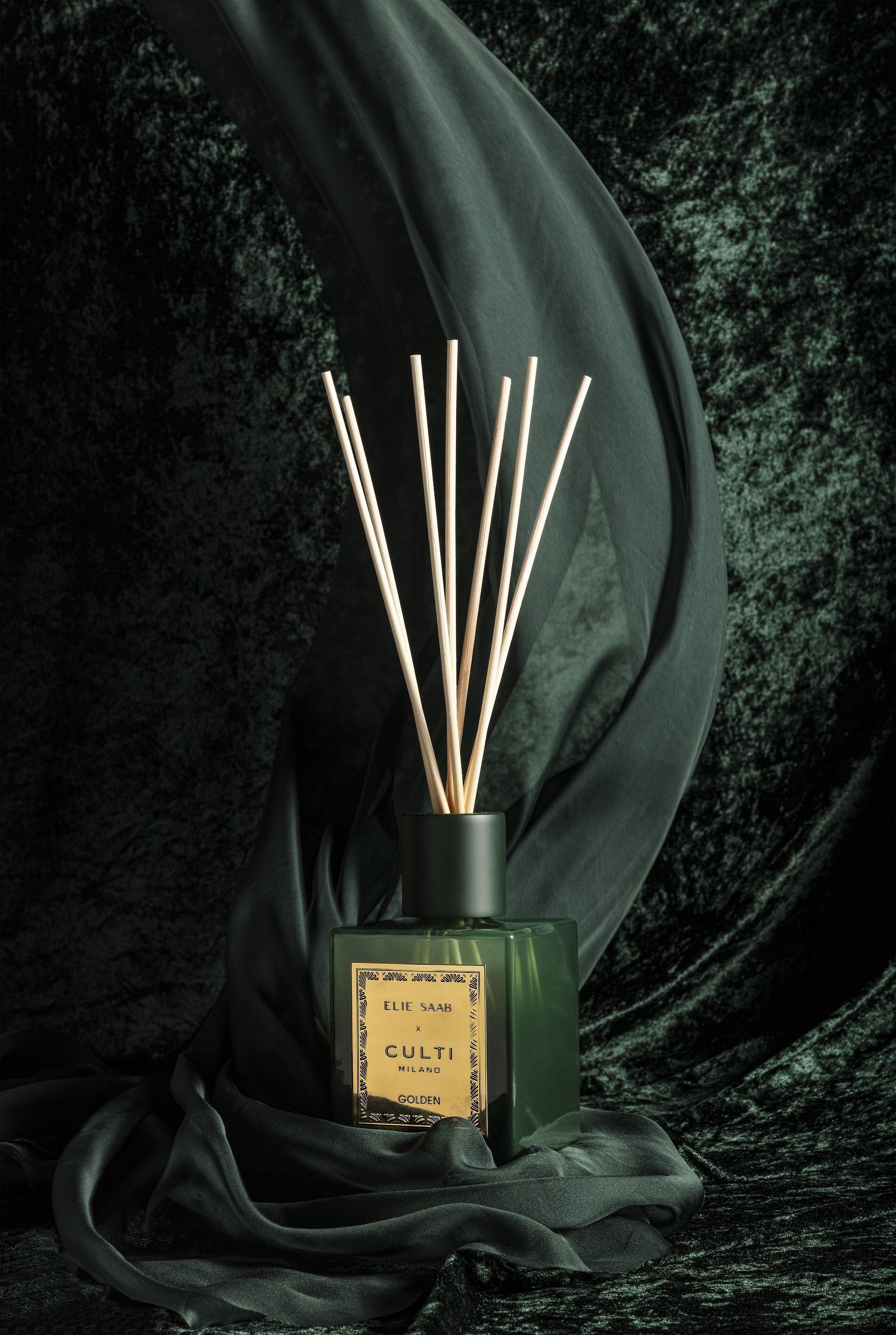 GOLDEN fragrance diffuser with notes of bitter orange, mandarin, ginger, orange blossom, and cedar.