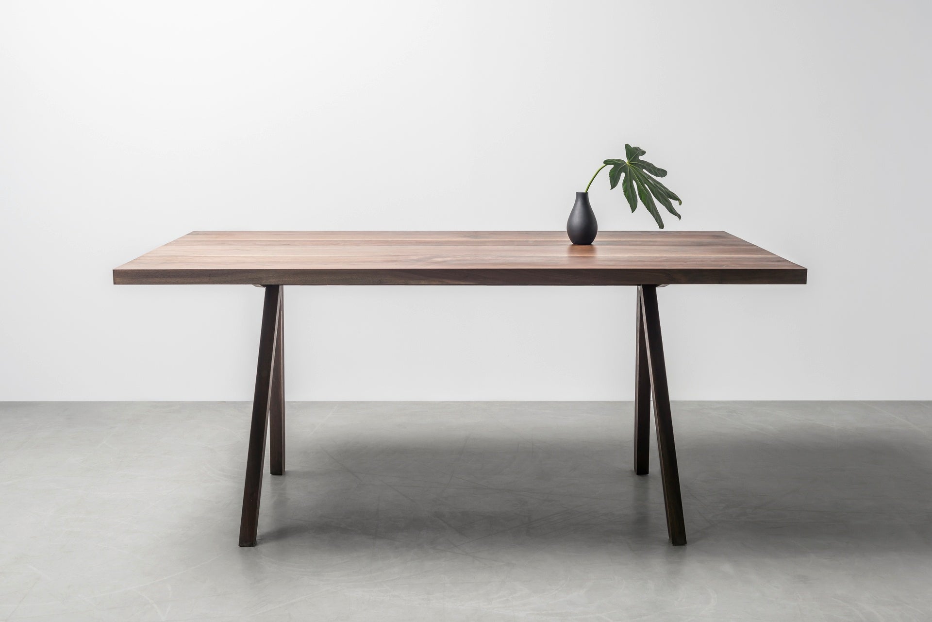 Tisch VICTORIA Nussbaum
