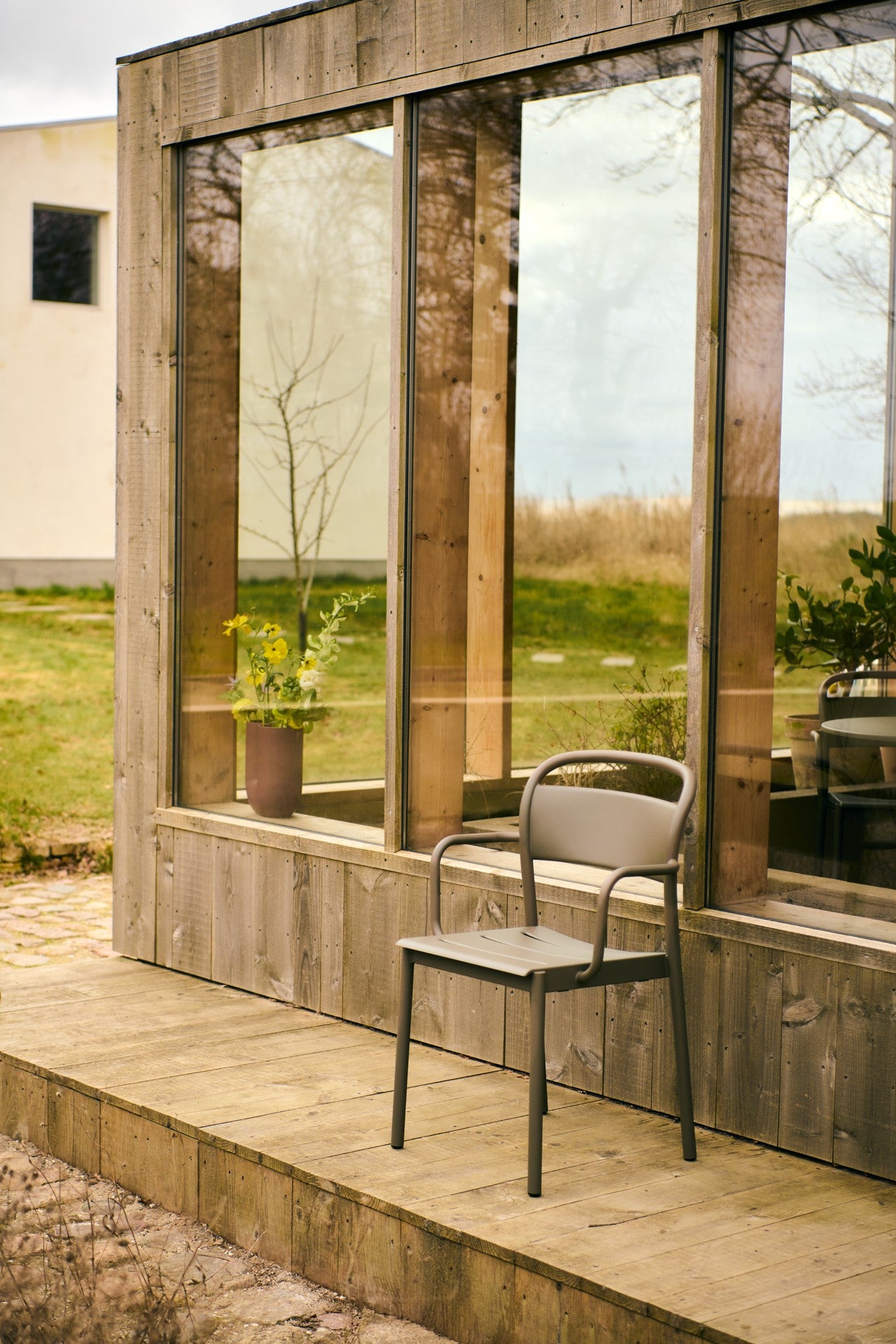 Outdoor Armchair with Armrests LINEAR taupe steel [Amelia]