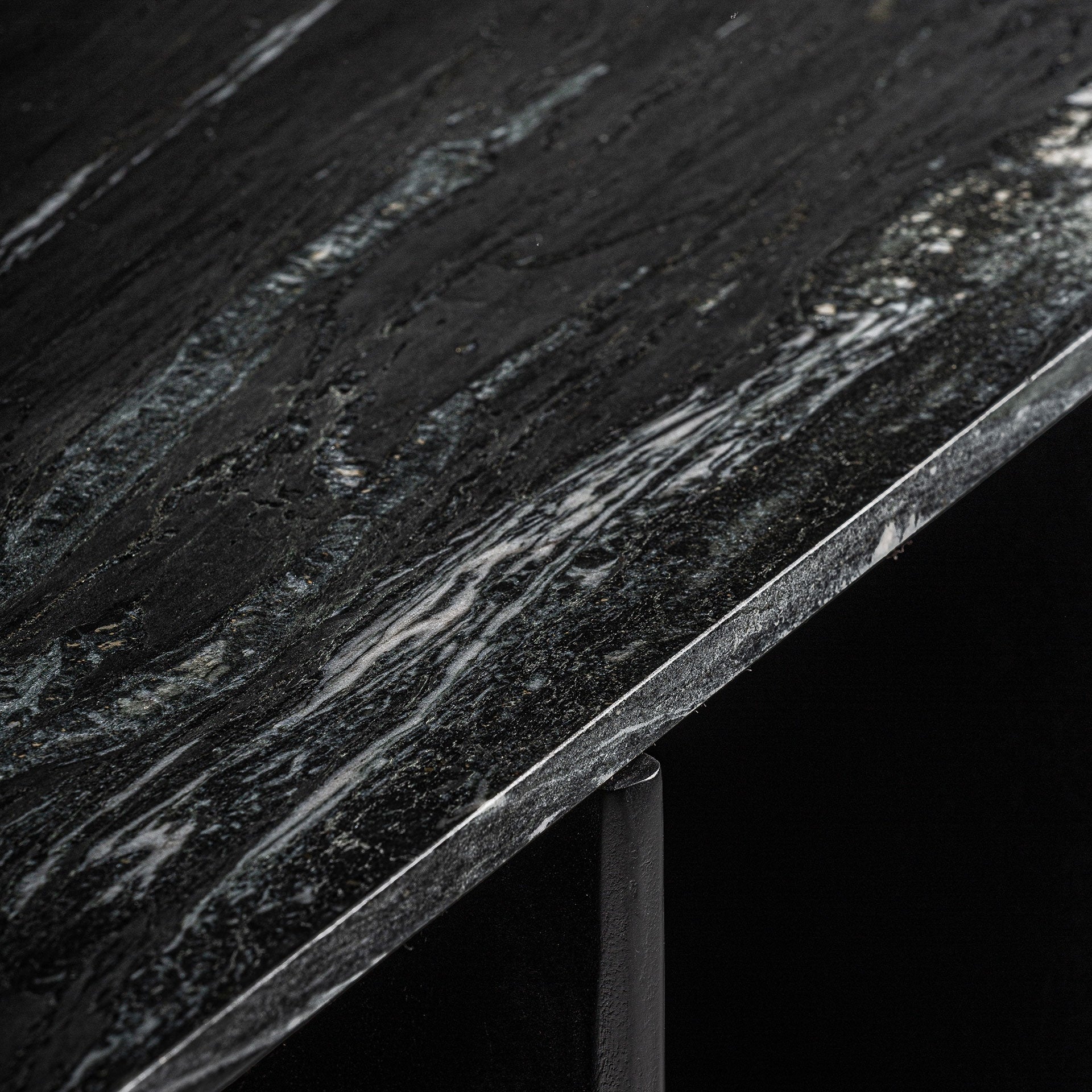 Komoda na książki NARA czarne drewno dębowe z marmurowym blatem