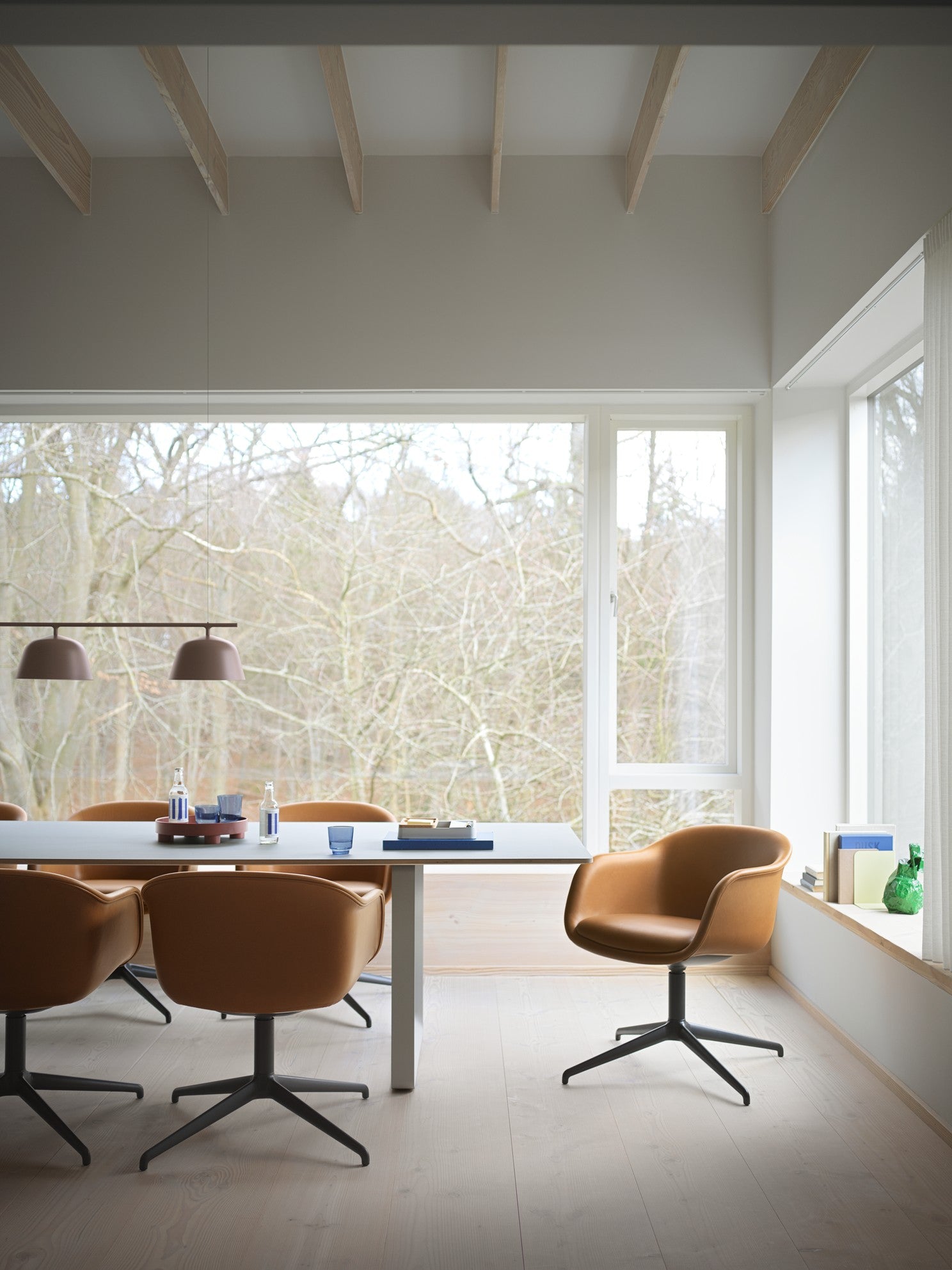 FIBER CONFERENCE Armchair with Armrests - Customizable
