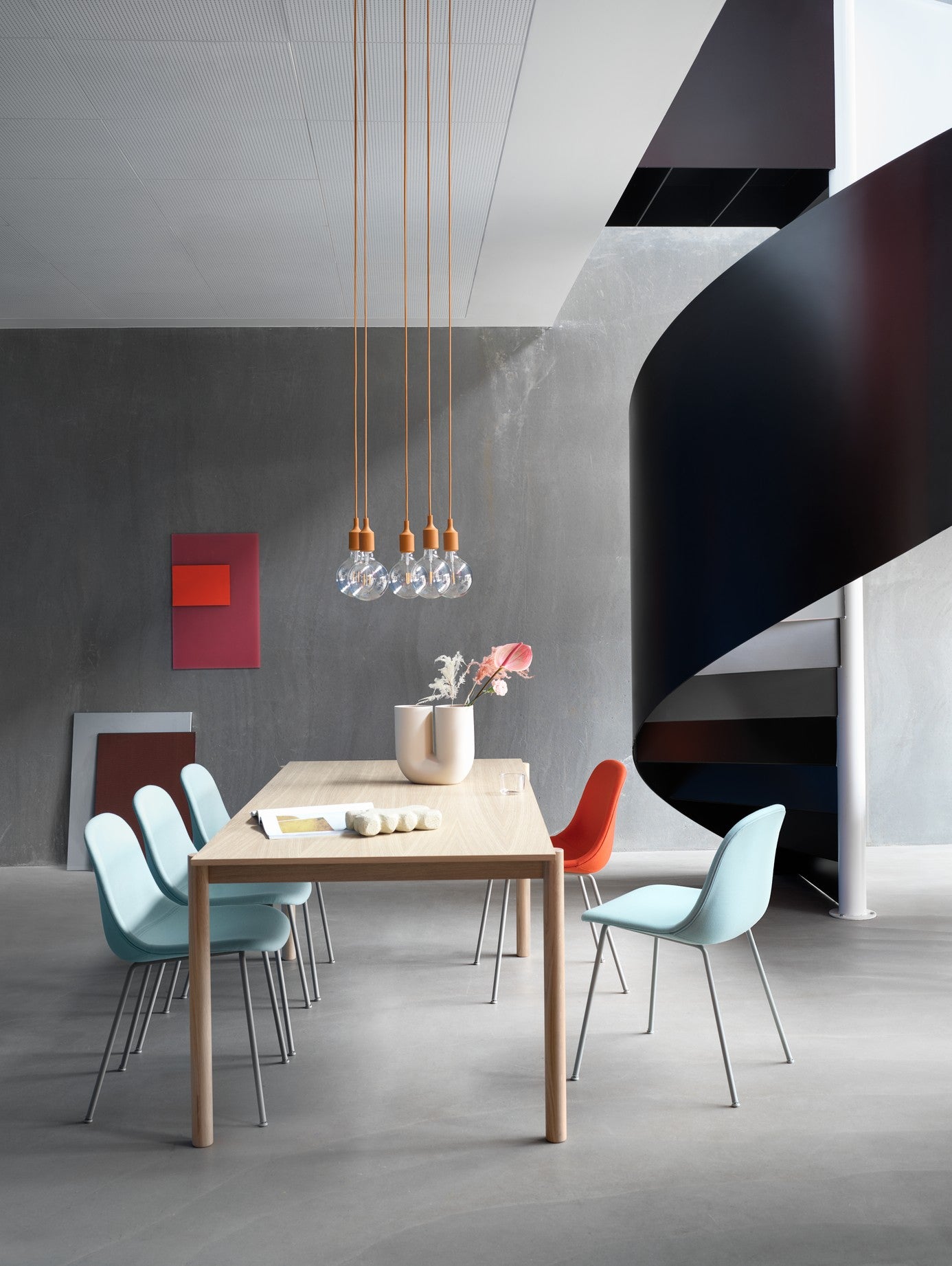 LINEAR Oak Wood Table