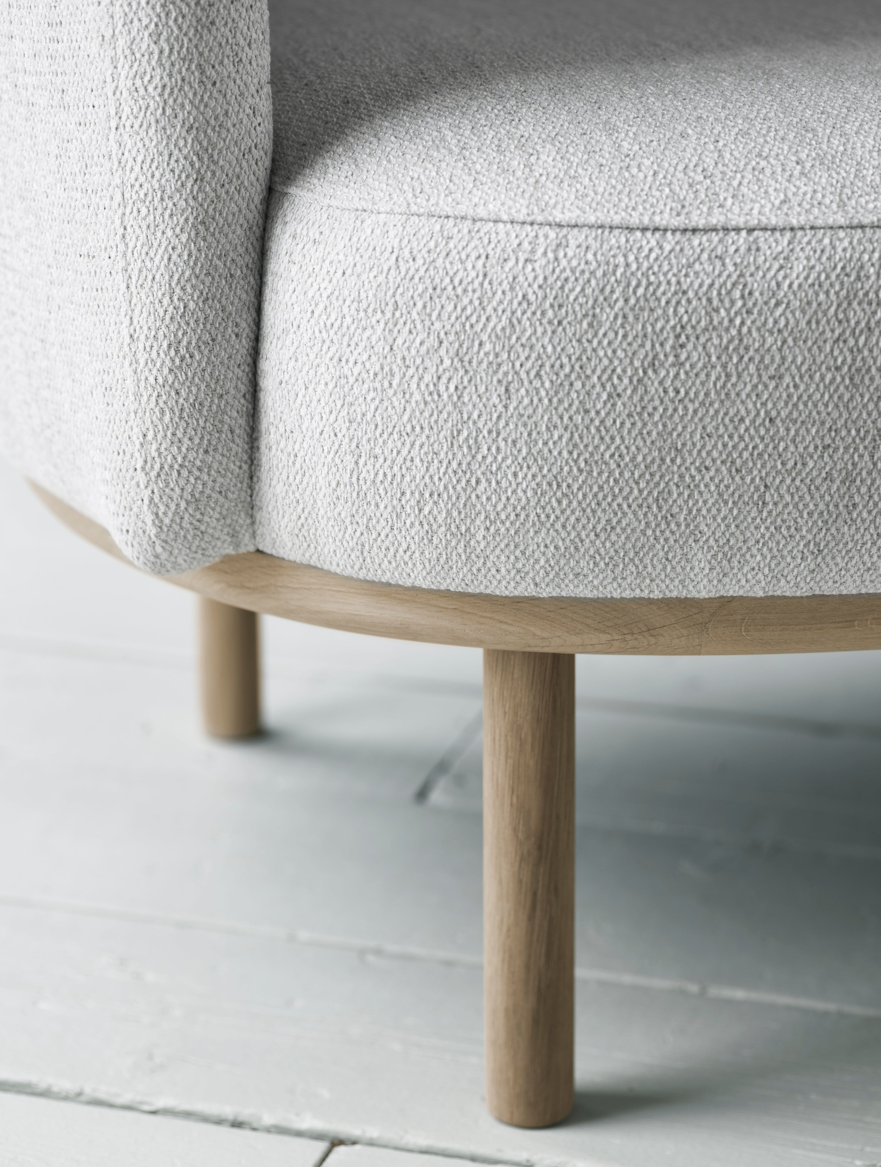 Fotel FUUGA NESTING podstawa z bielonego drewna dębowego