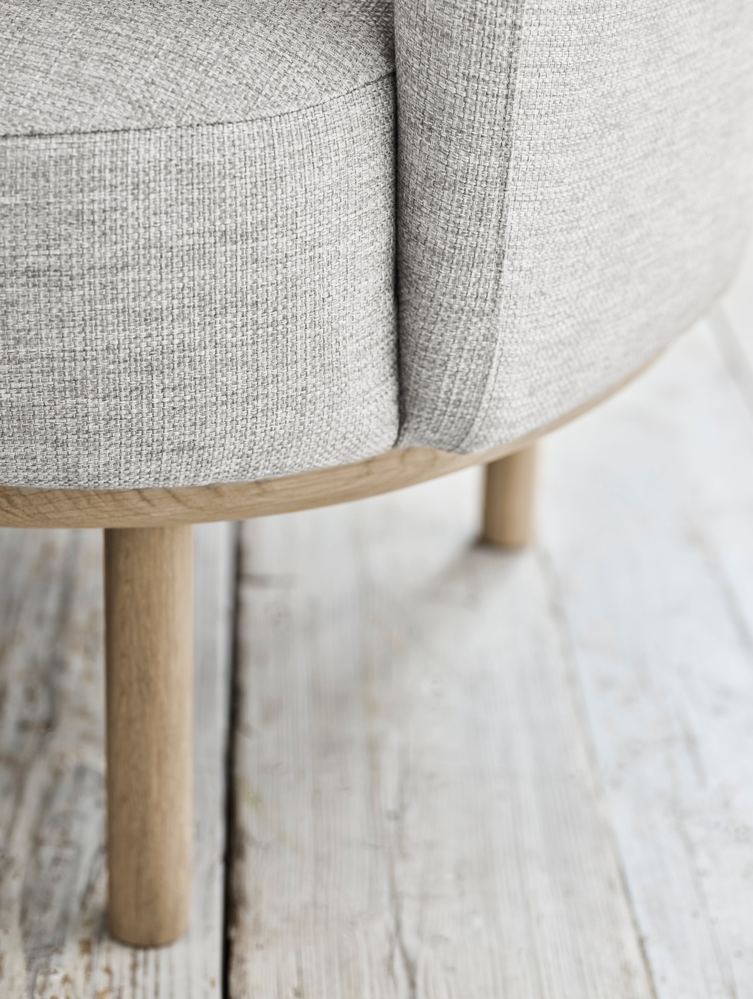 Fotel FUUGA NESTING podstawa z bielonego drewna dębowego