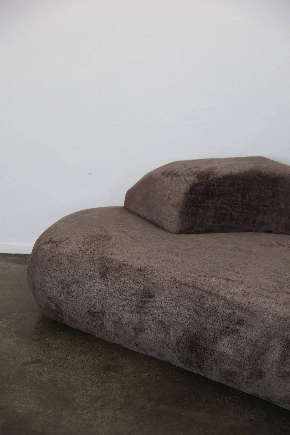 Sofa MONUMENT NO 1 tapicerowana
