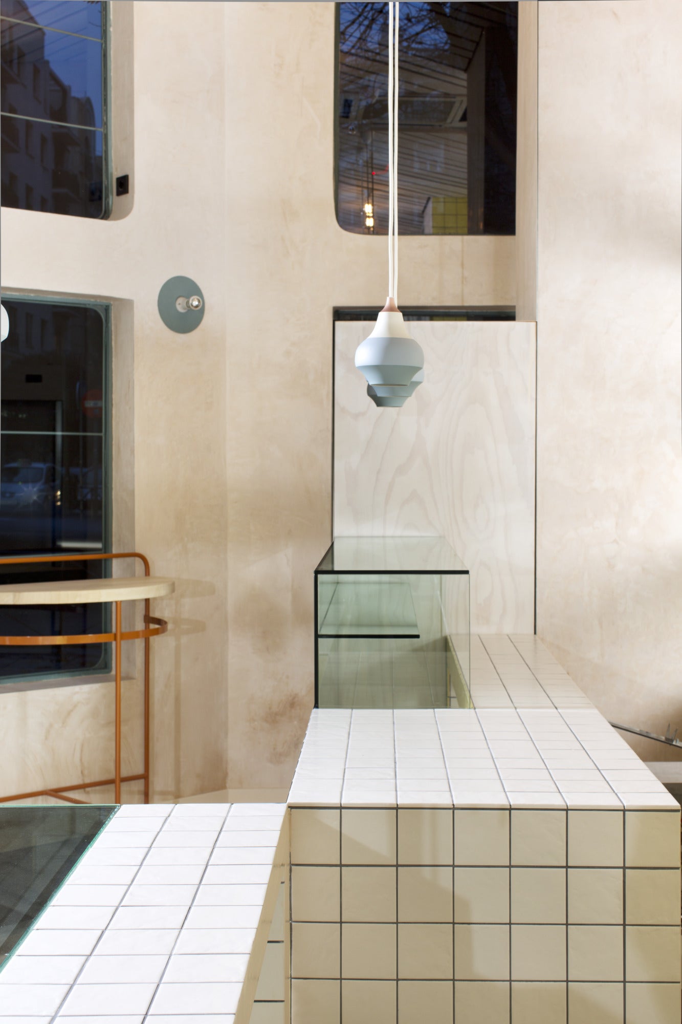 Lampa wisząca CIRQUE biały z szarą końcówką