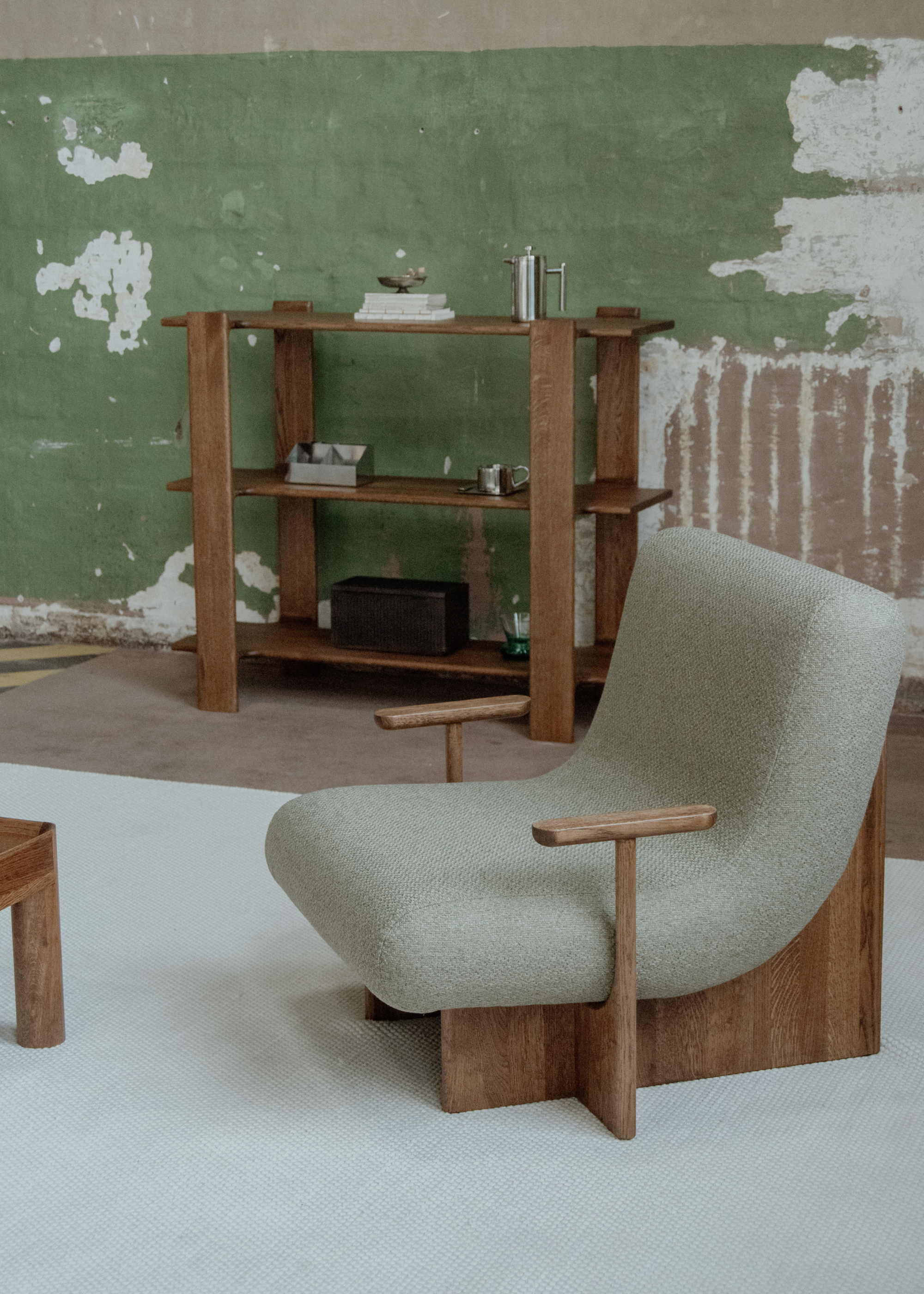 KIVO Armchair in Black with Ebony Oak Base
