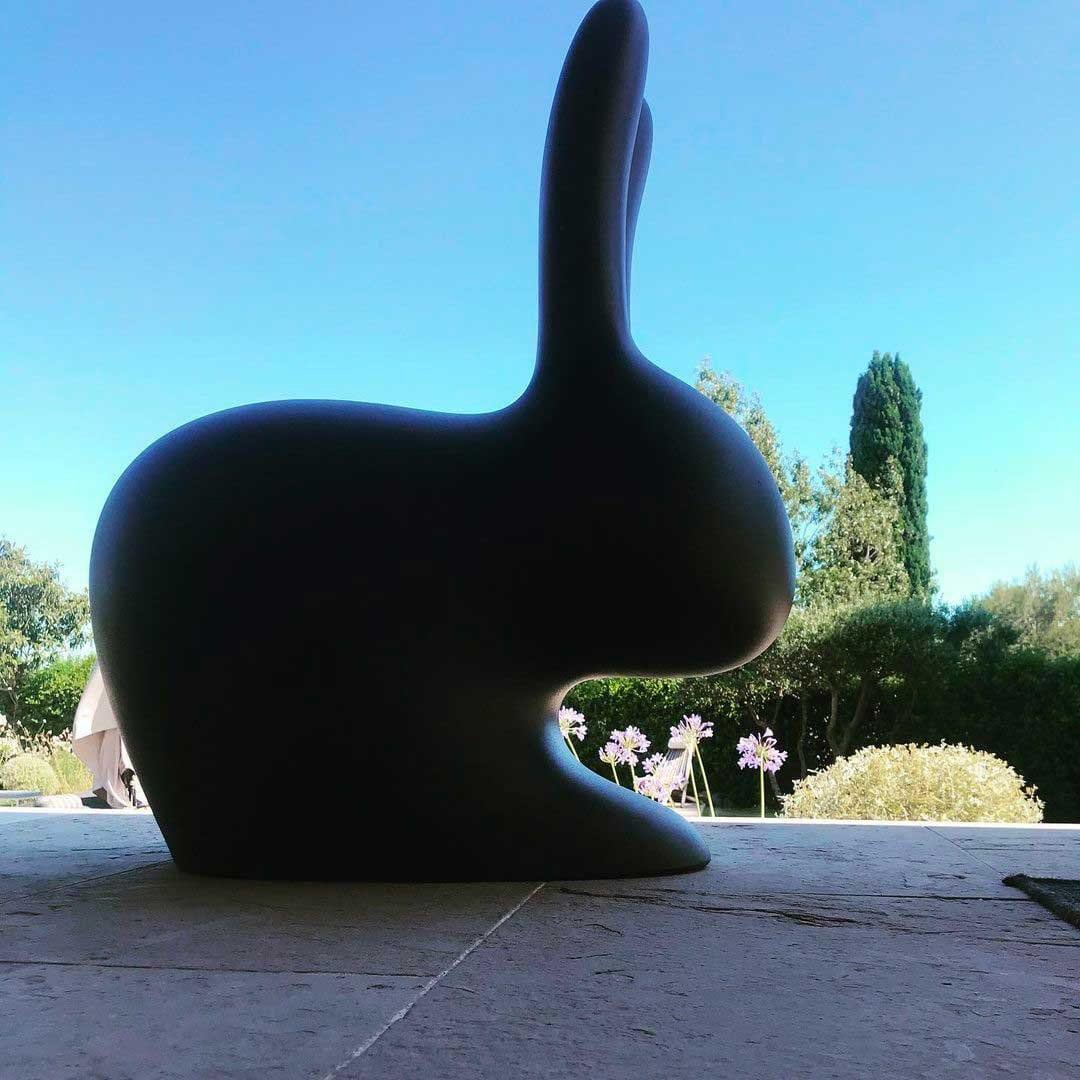 Krzesło RABBIT czarny Qeeboo    Eye on Design