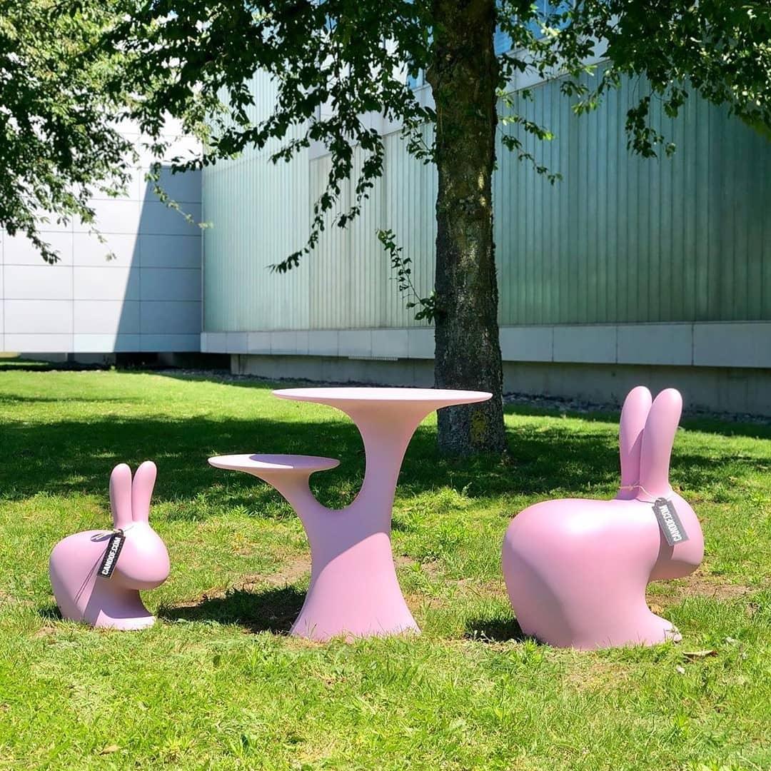 Krzesło RABBIT różowy Qeeboo    Eye on Design