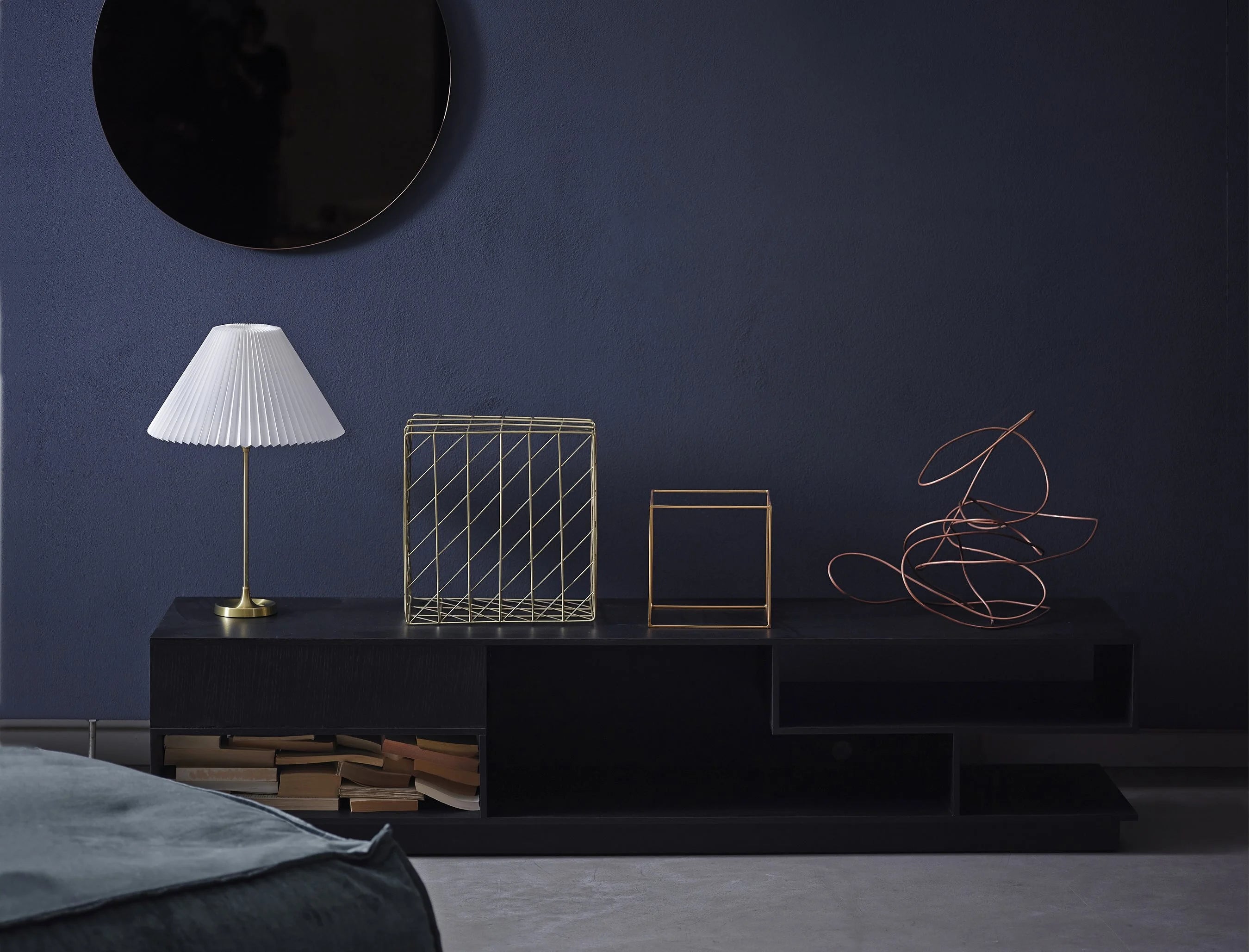 Lampa stołowa MODEL 307 biały z mosiężną podstawą