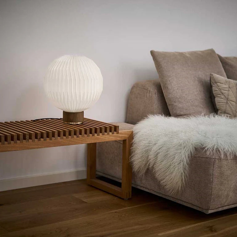 Lampa stołowa MODEL 375 biały z dymioną dębową podstawą