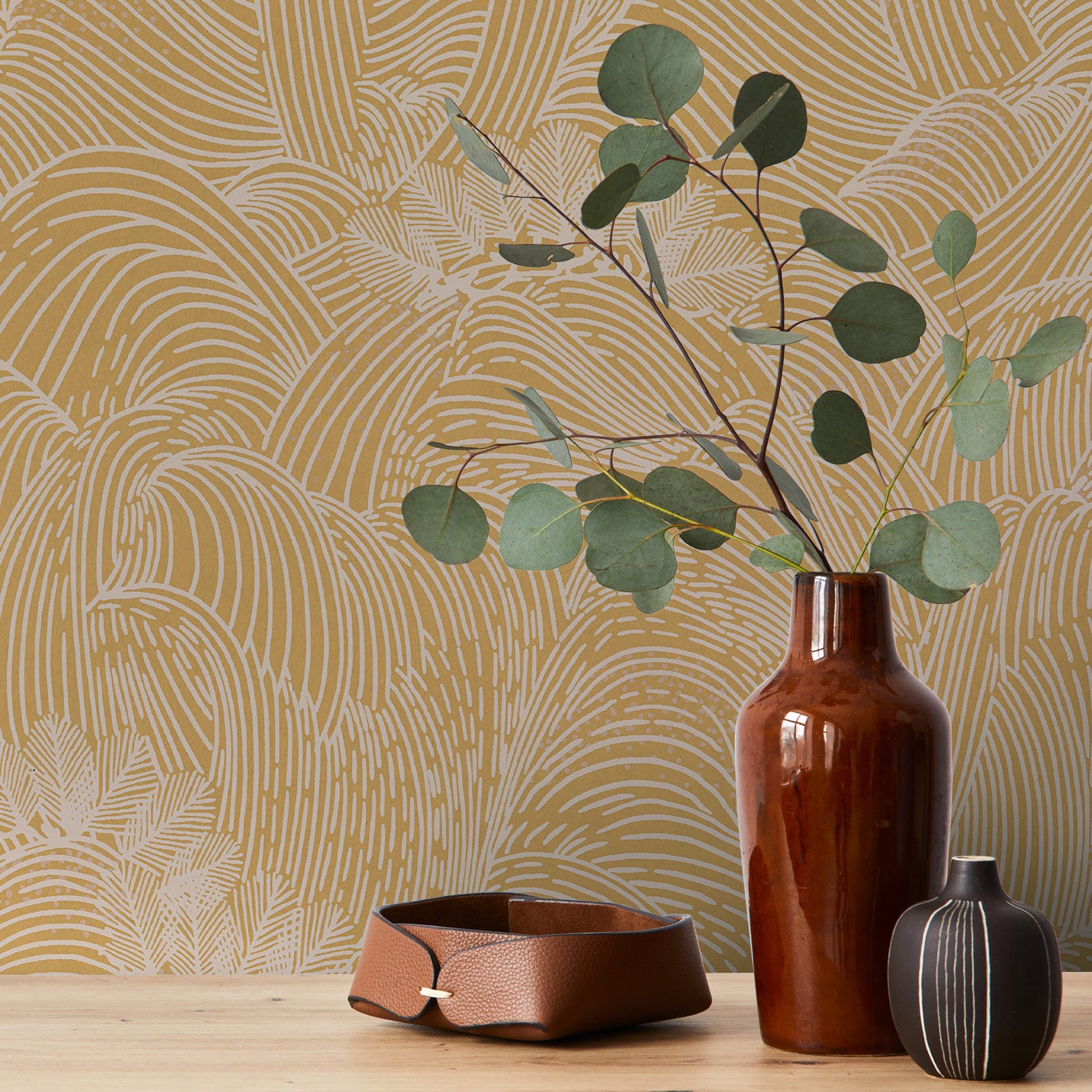 Structural wallpaper with an abstract wave pattern MARÉE HAUTE - HONEY