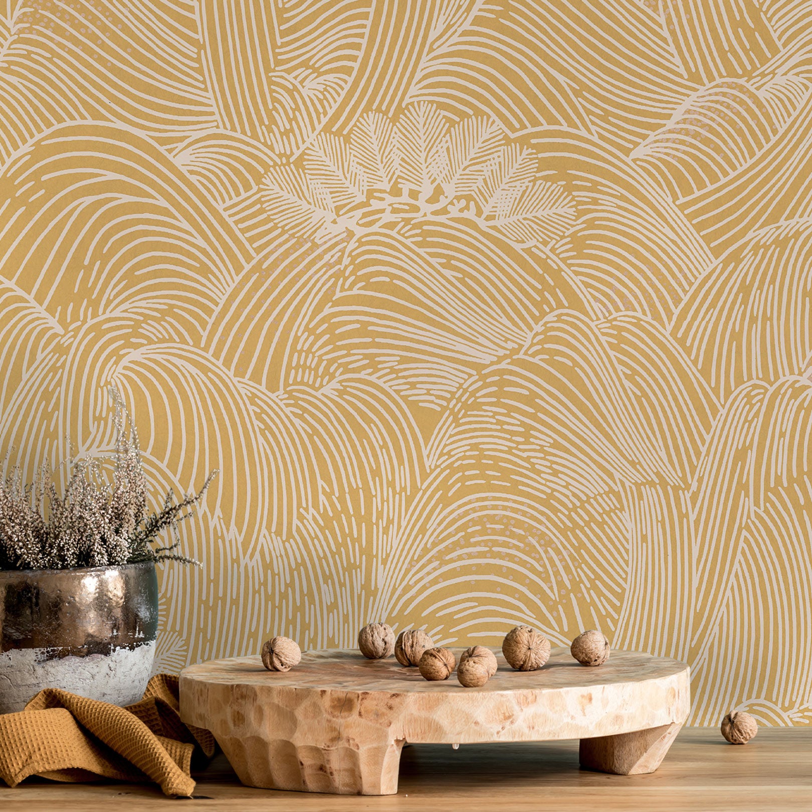 Structural wallpaper with an abstract wave pattern MARÉE HAUTE - HONEY