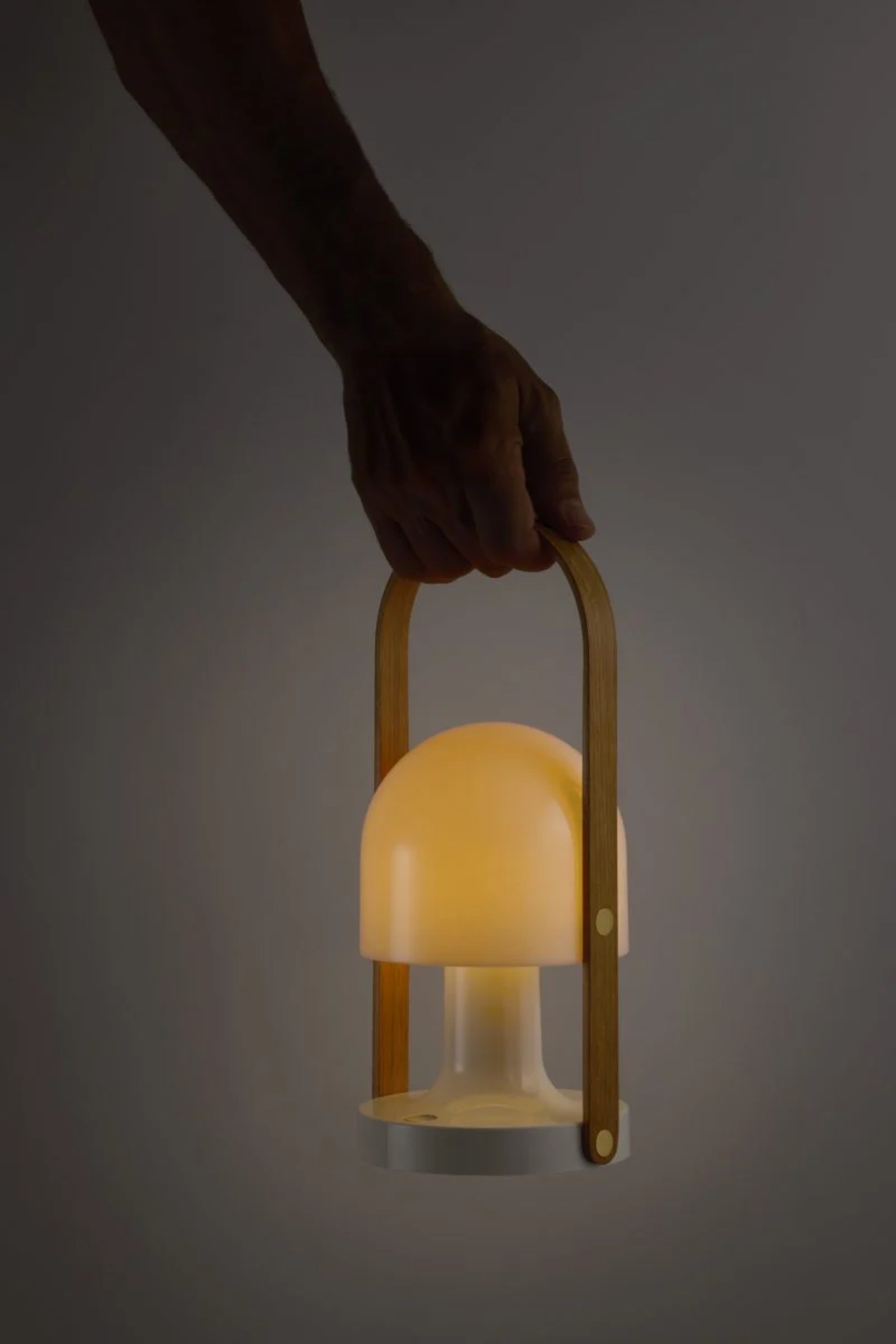 Tragbare FOLLOWME Lampe in Weiß mit Braun